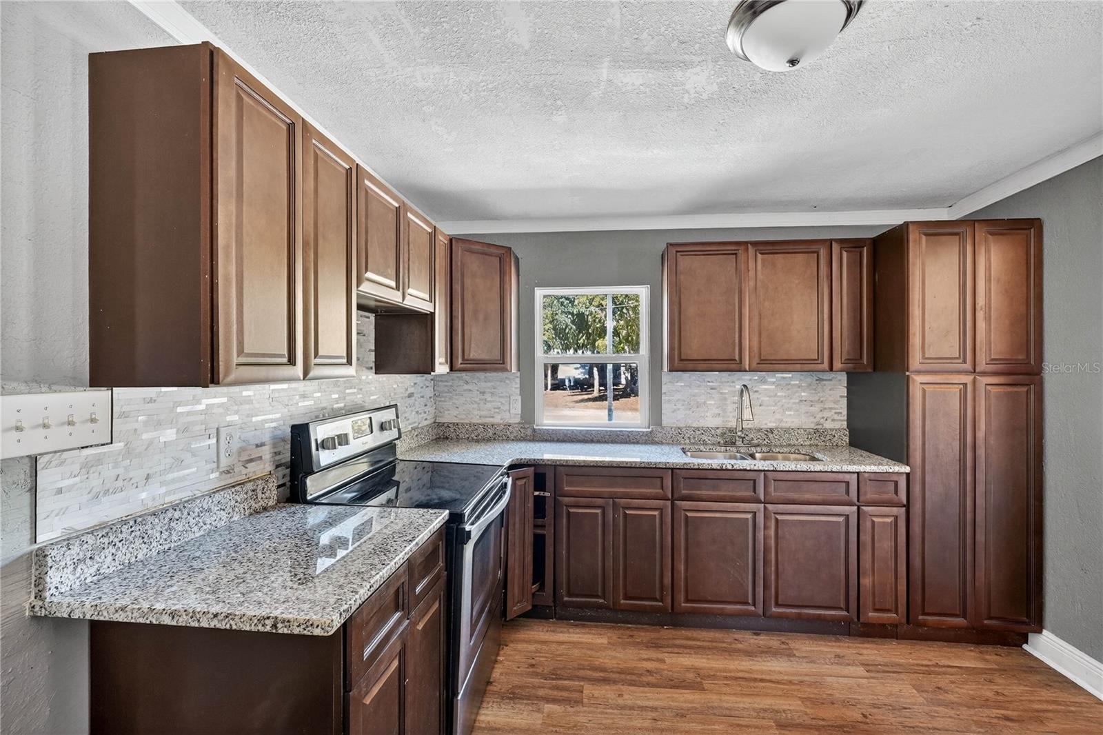 Image 11 of 36 For 318 Chesney Boulevard