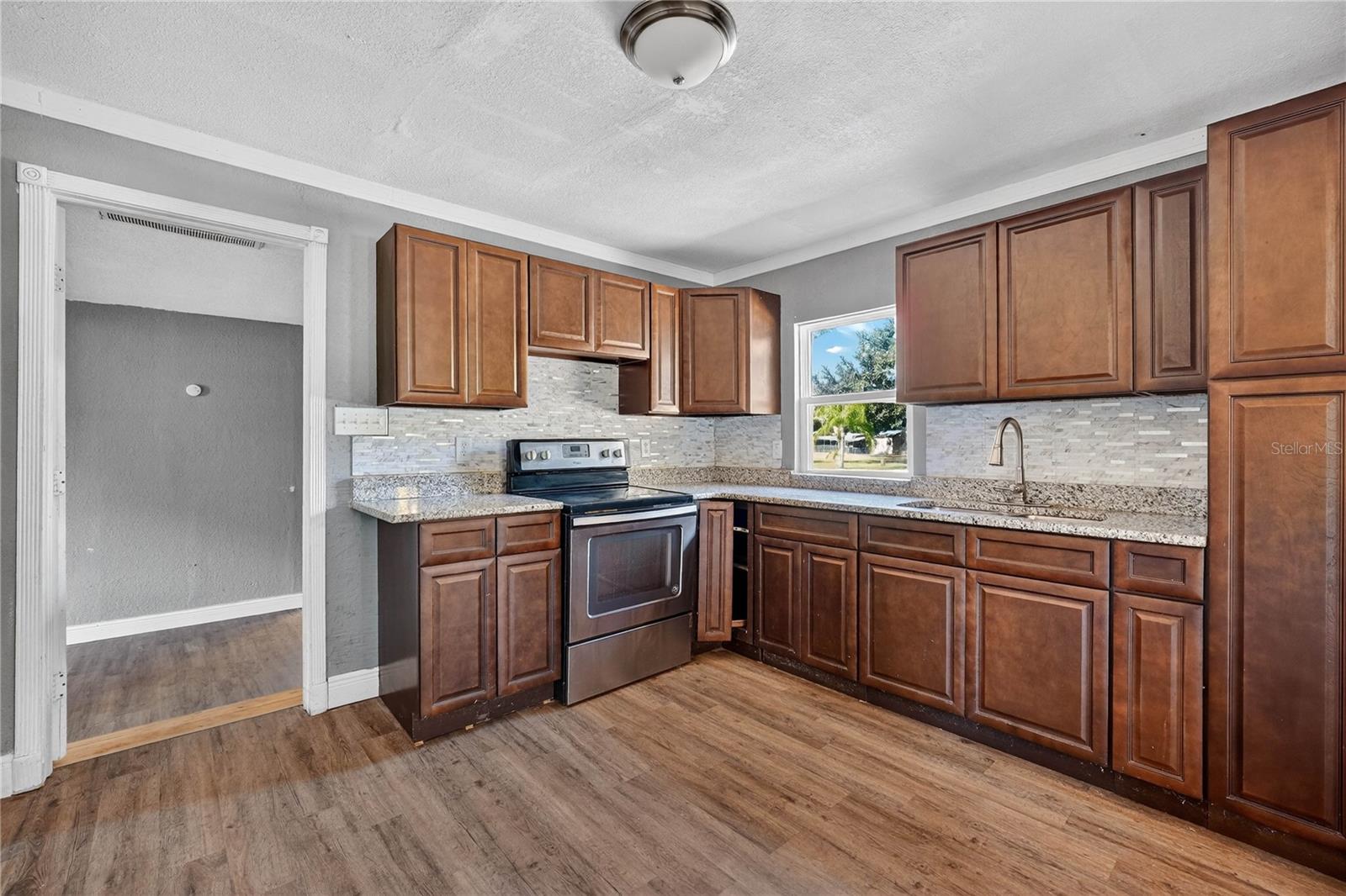 Image 12 of 36 For 318 Chesney Boulevard