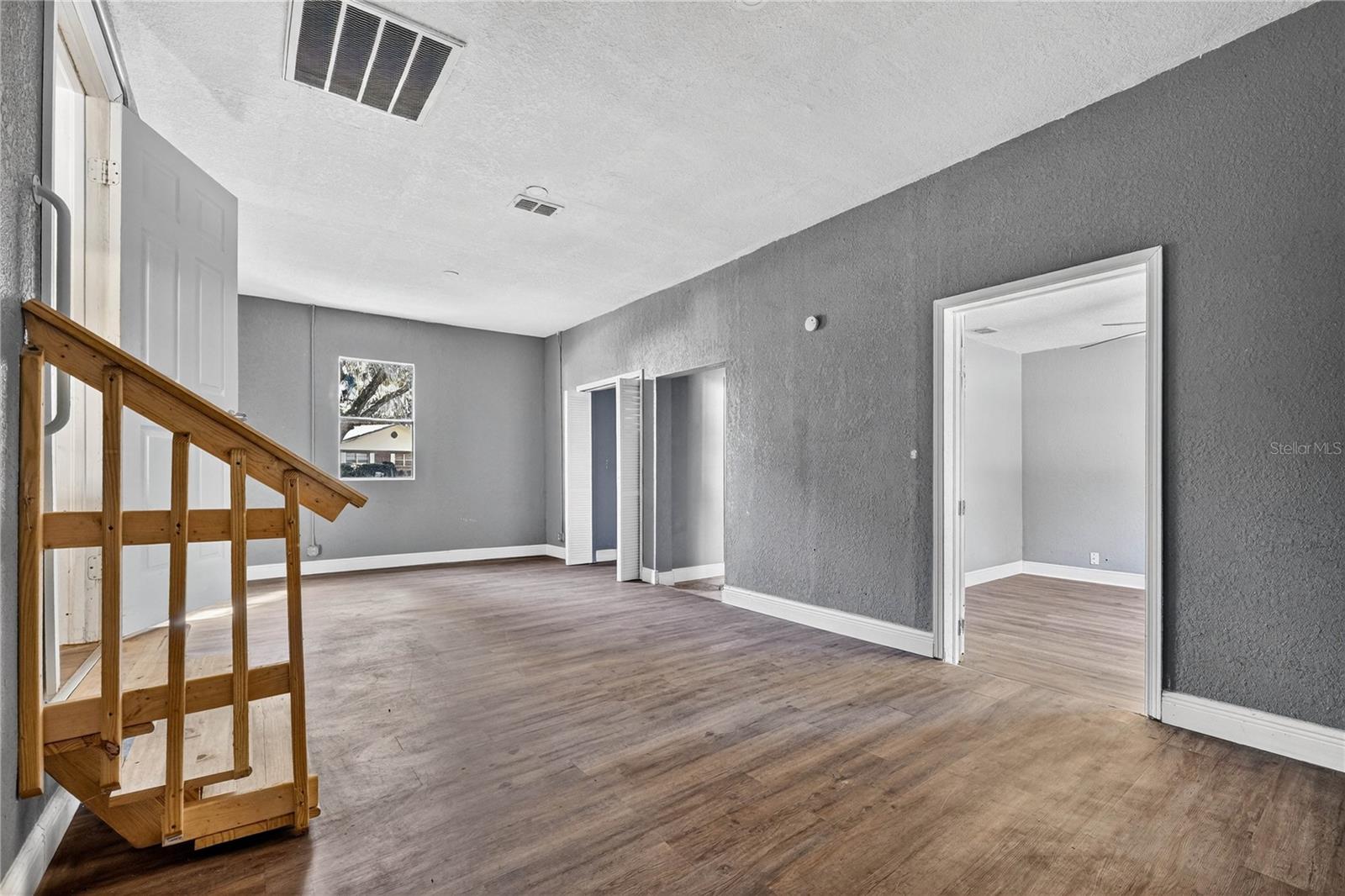 Image 14 of 36 For 318 Chesney Boulevard