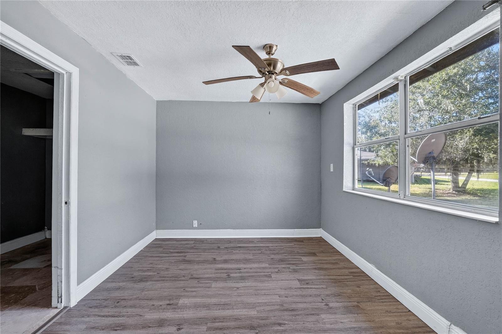 Image 17 of 36 For 318 Chesney Boulevard