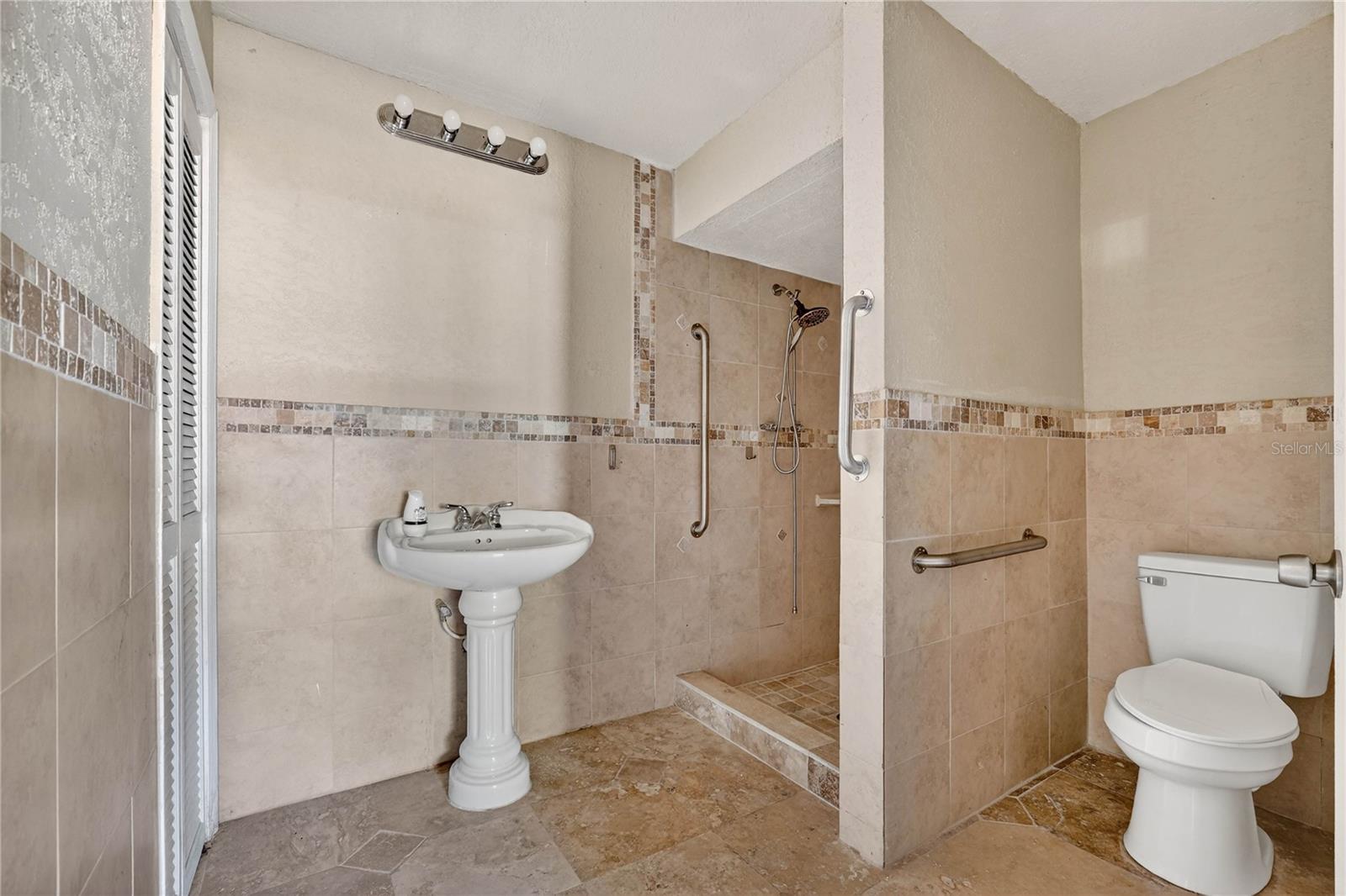 Image 21 of 36 For 318 Chesney Boulevard