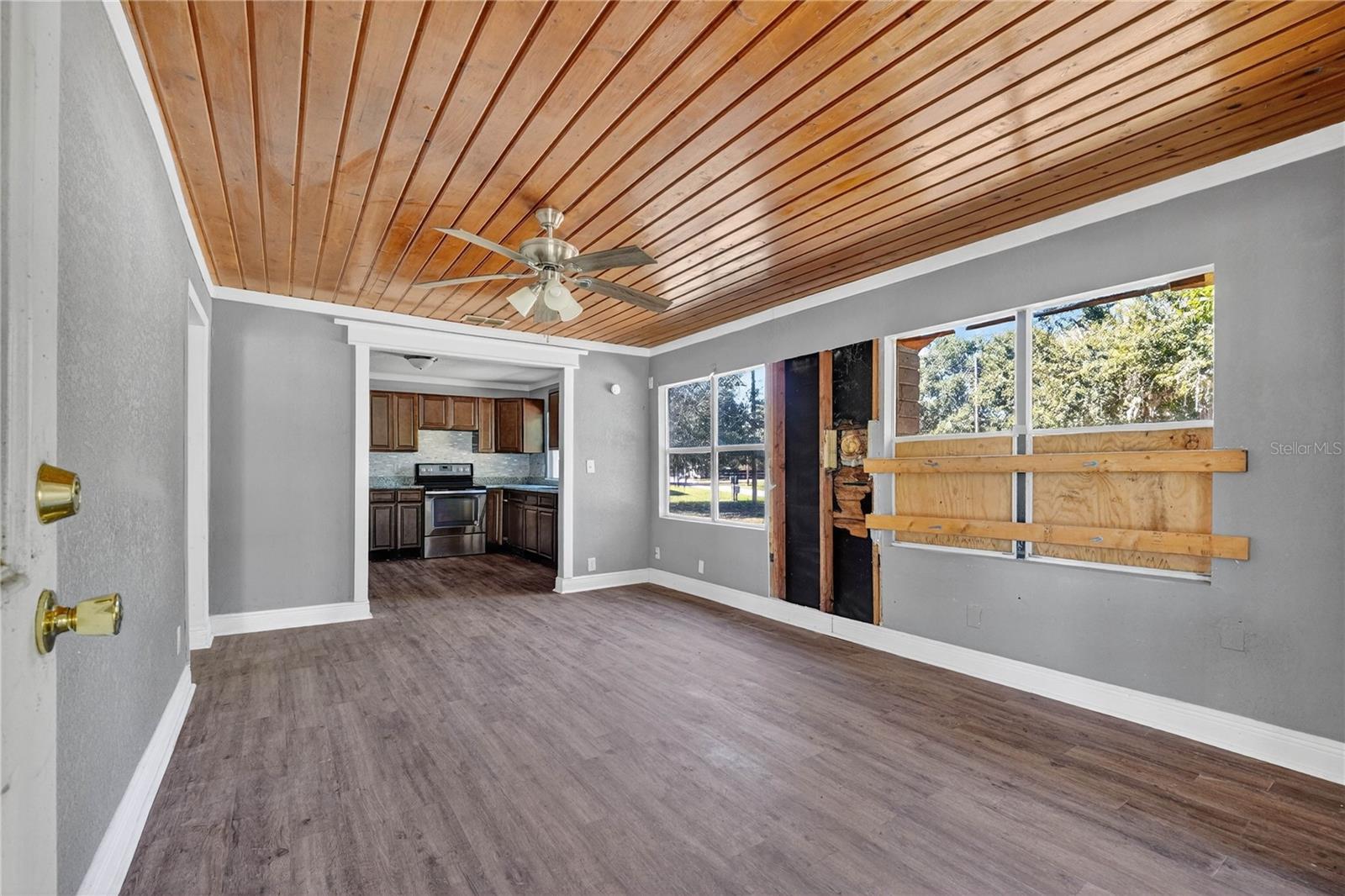 Image 4 of 36 For 318 Chesney Boulevard