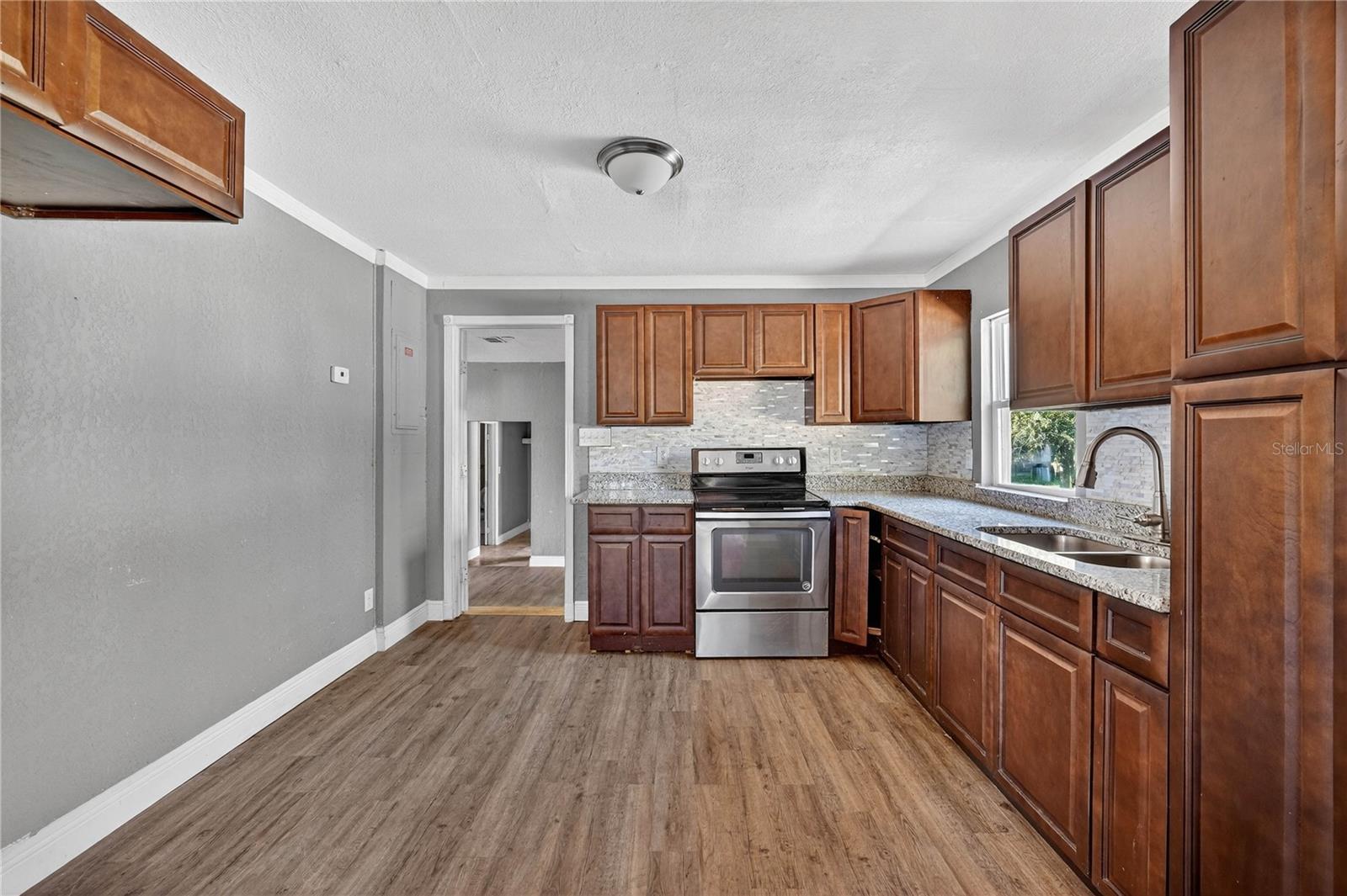 Image 8 of 36 For 318 Chesney Boulevard