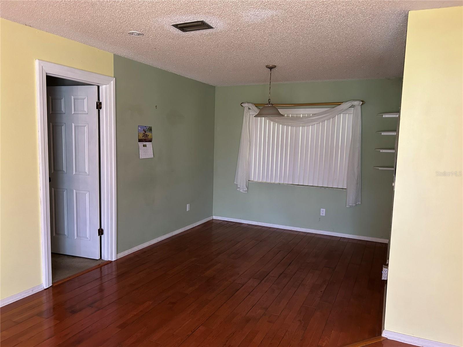 Image 10 of 33 For 1314 Highland Circle