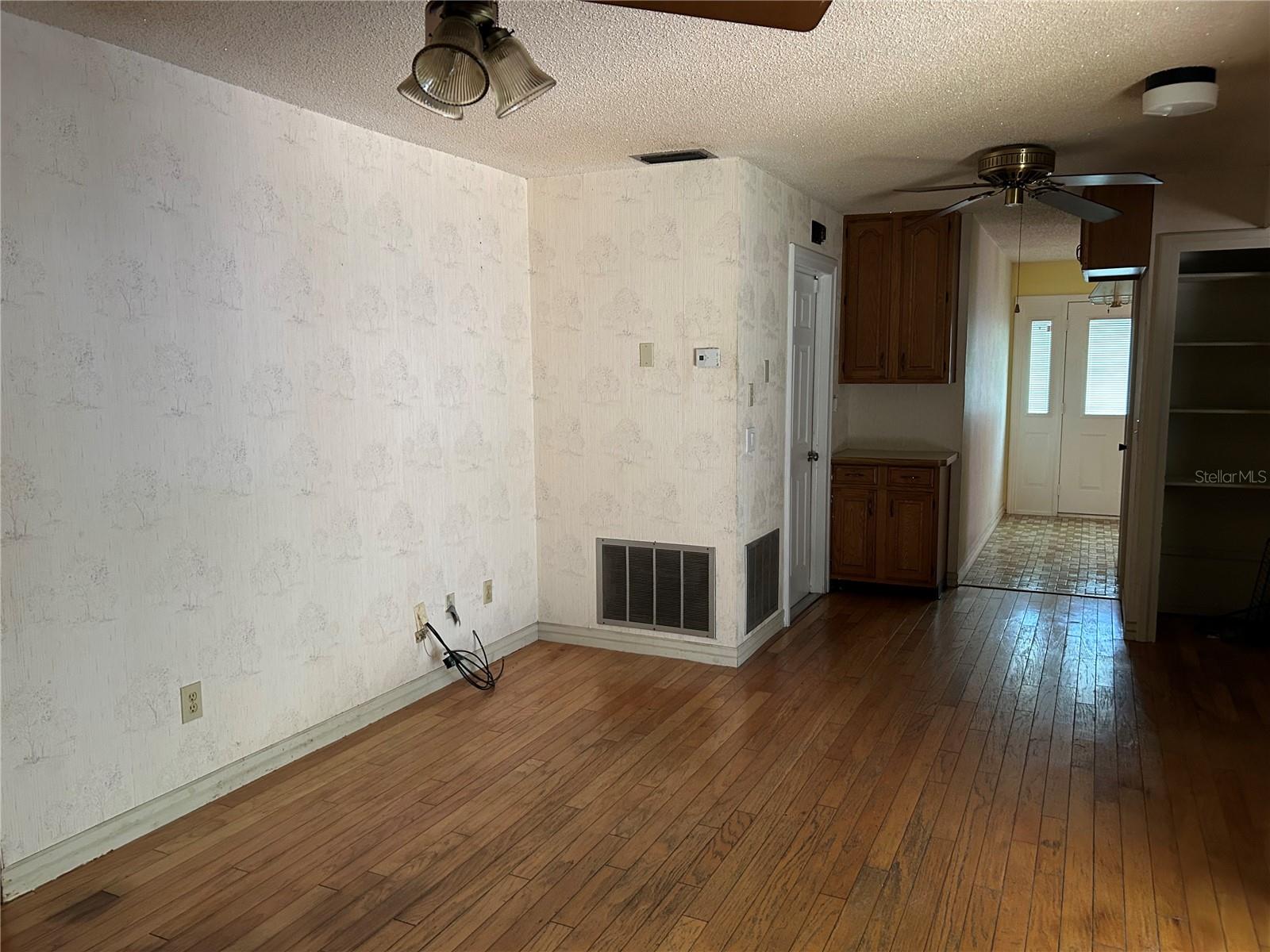 Image 14 of 33 For 1314 Highland Circle