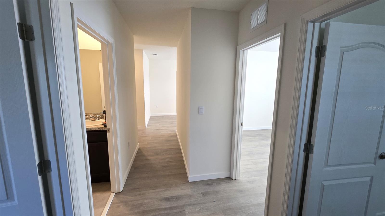 Image 25 of 36 For 1671 Rosy Dale Circle