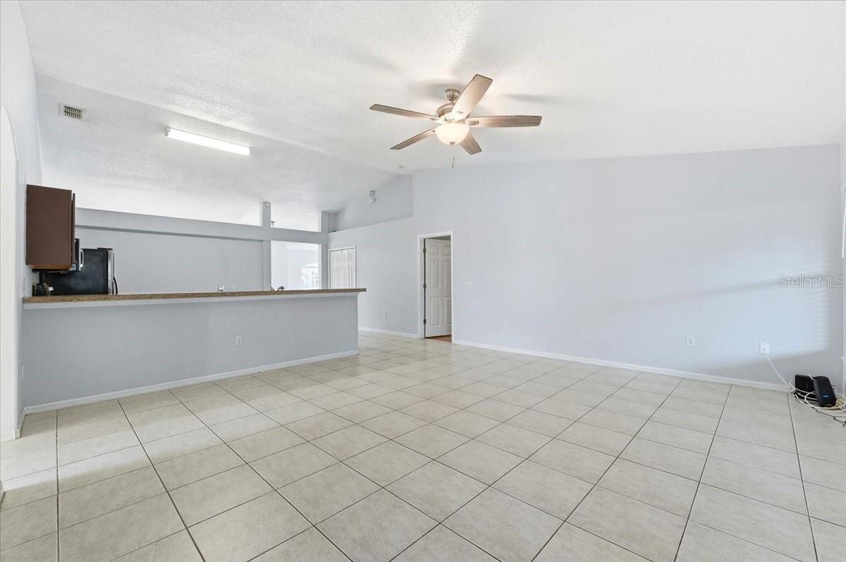 Image 13 of 33 For 1158 Perpignan Court