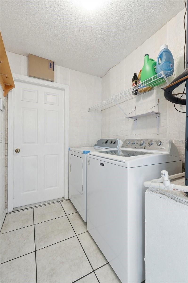 Image 27 of 33 For 1158 Perpignan Court