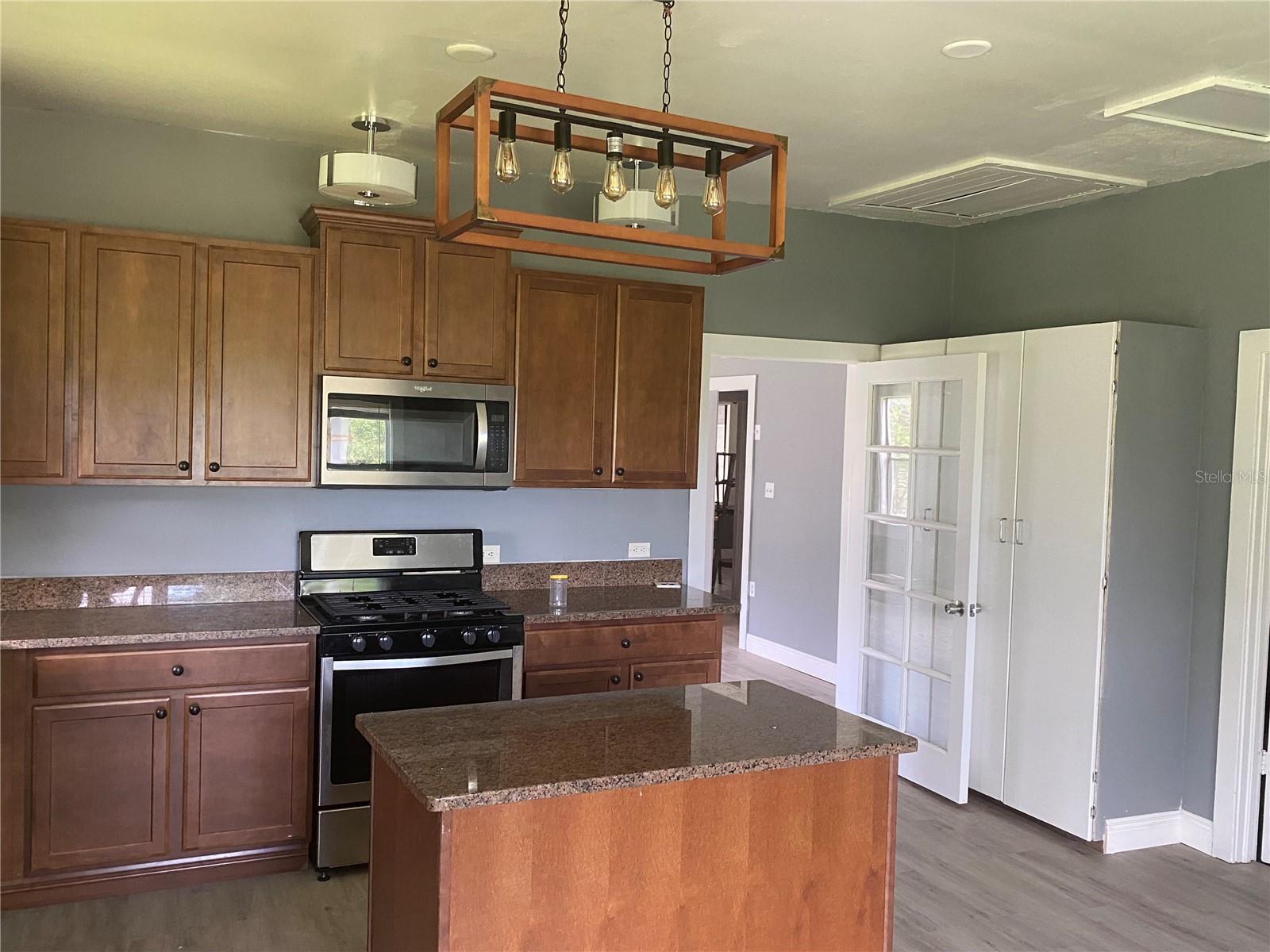 Image 20 of 38 For 431 Miami Street