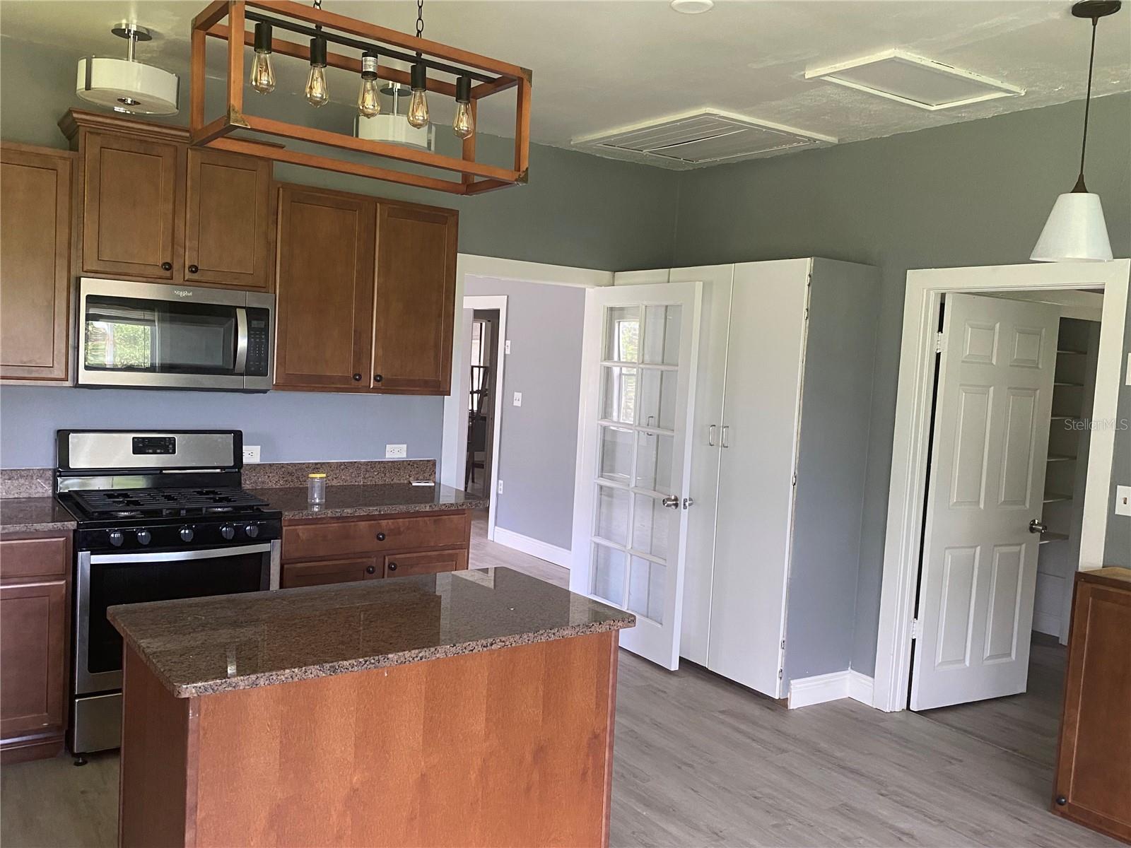 Image 21 of 38 For 431 Miami Street