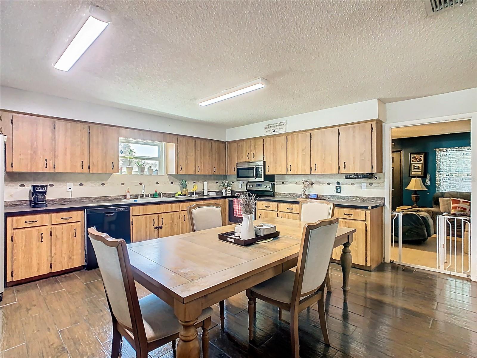 Image 16 of 63 For 1997 Marker Road