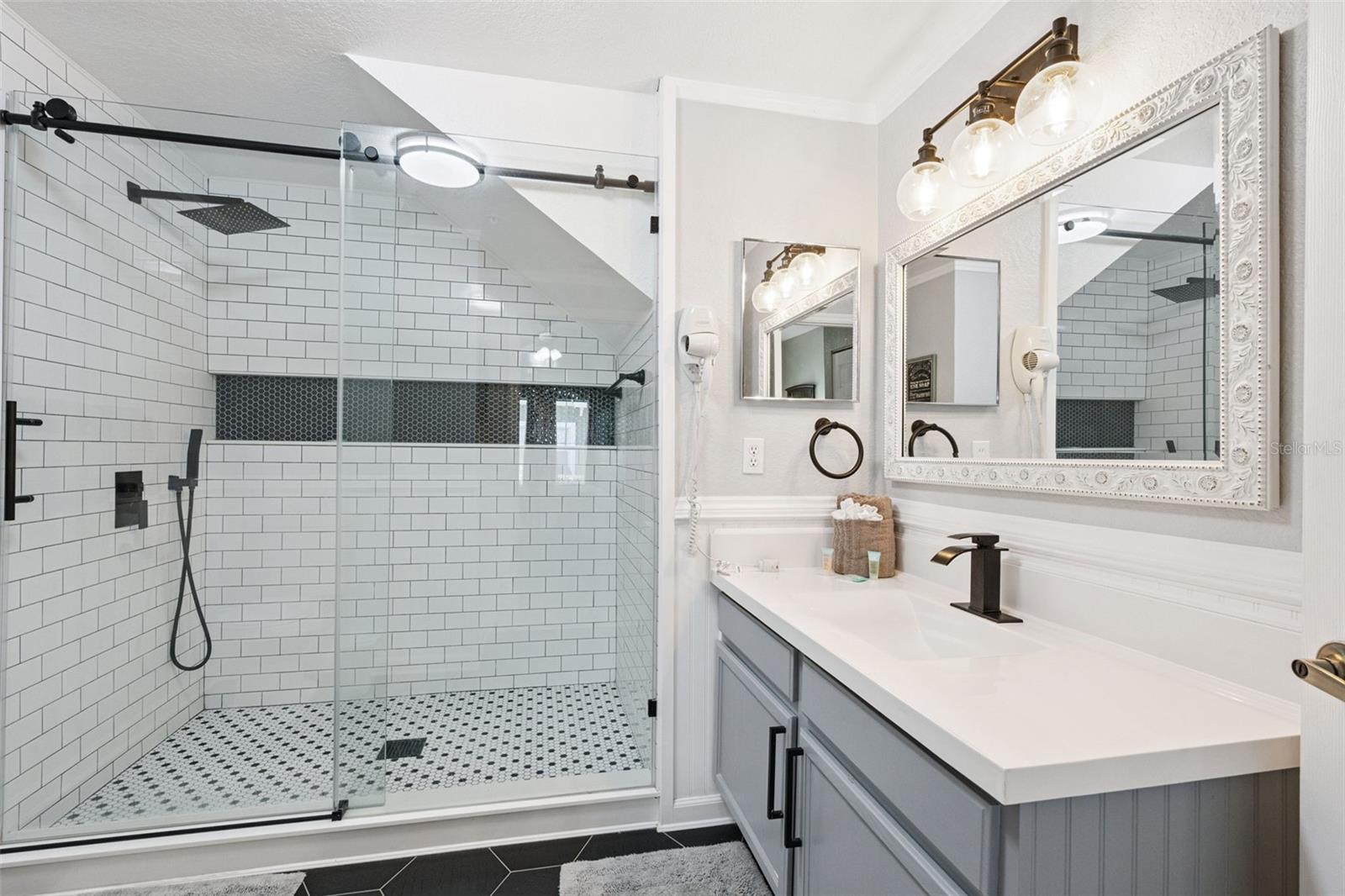 Image 26 of 66 For 4600 Yellowgold Road W 105