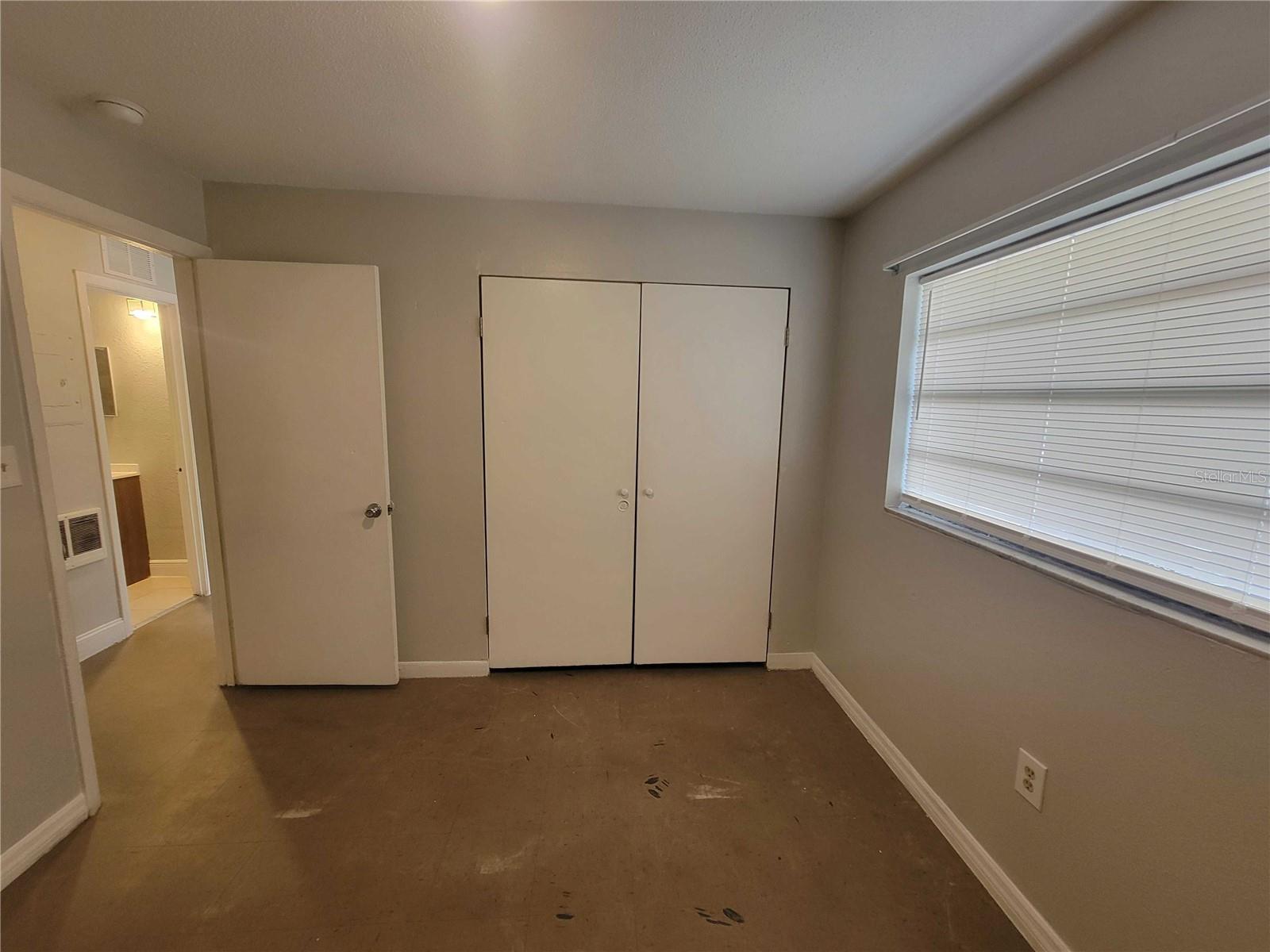 Image 11 of 17 For 402 Peters St