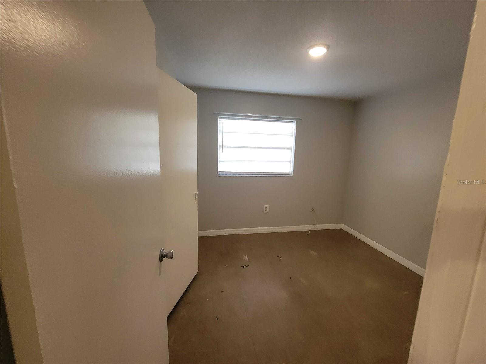 Image 14 of 17 For 402 Peters St