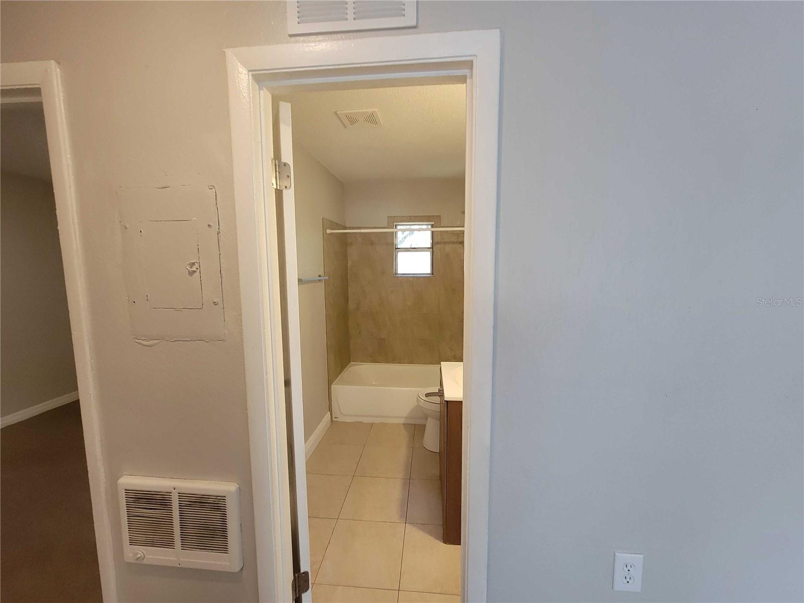 Image 16 of 17 For 402 Peters St