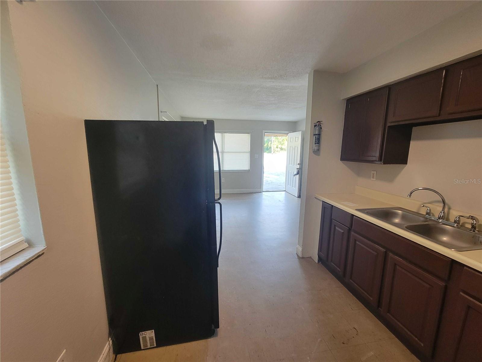 Image 5 of 17 For 402 Peters St