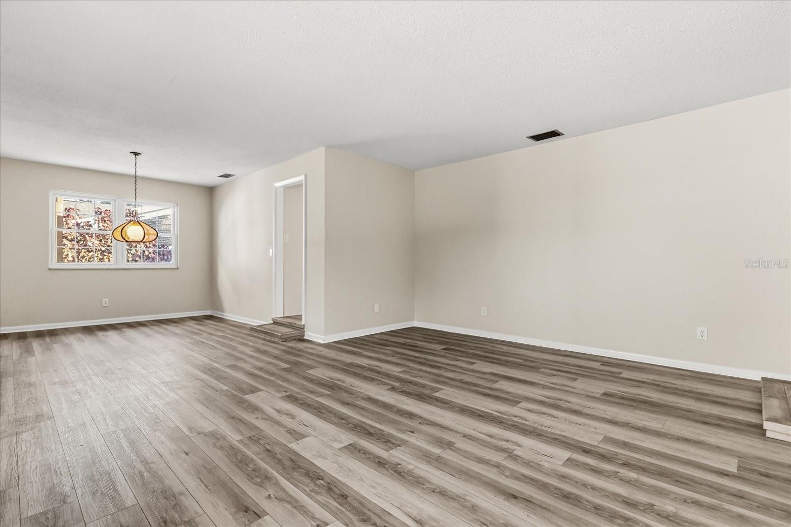 Image 7 of 47 For 5322 Lisa Avenue