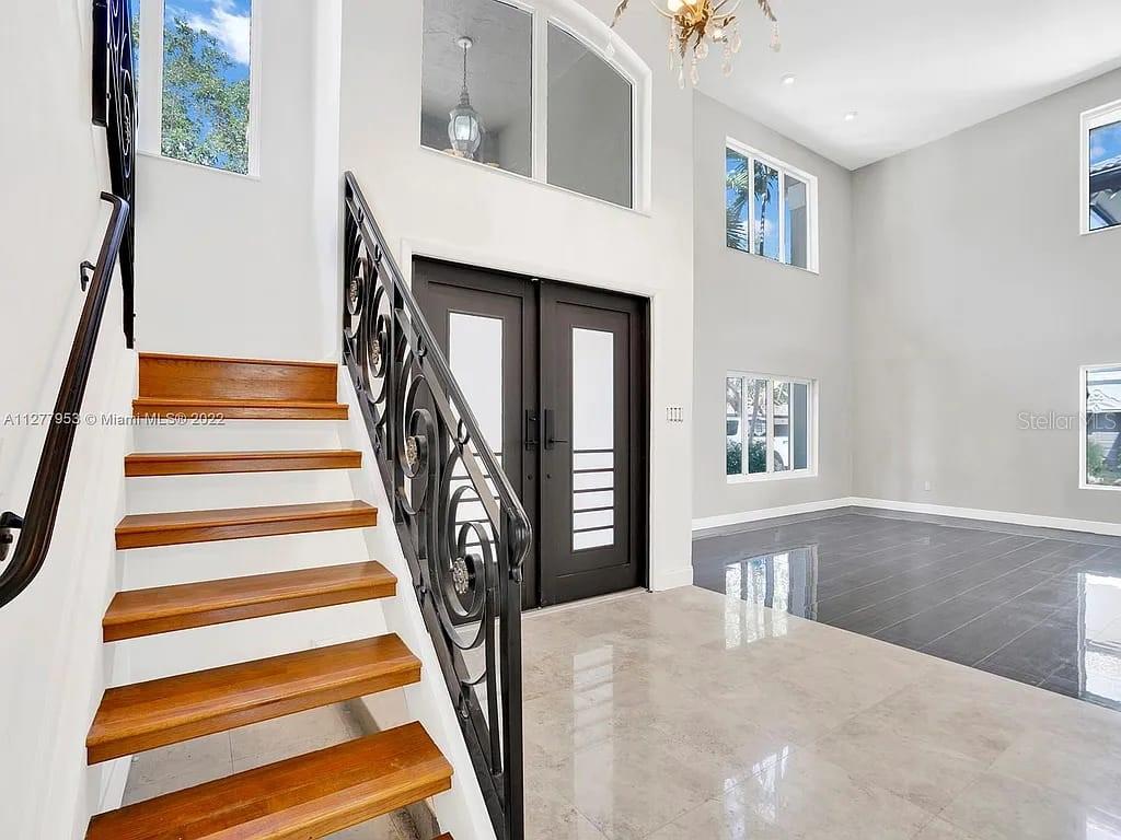 Image 14 of 29 For 15945 82nd Court