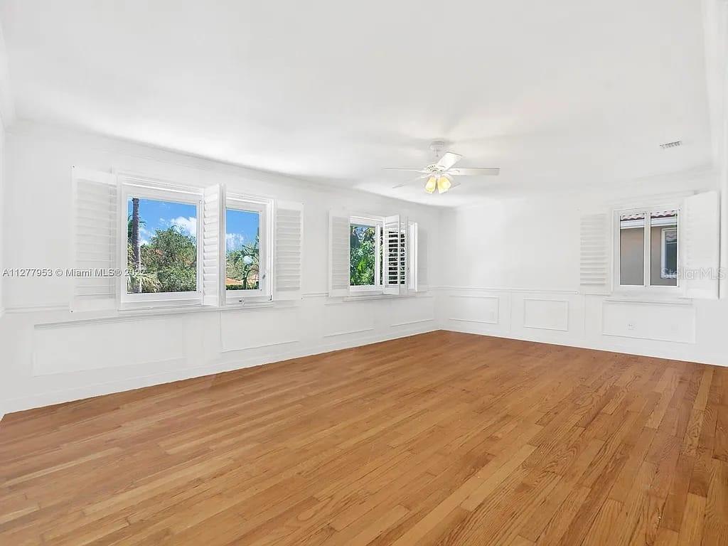 Image 16 of 29 For 15945 82nd Court