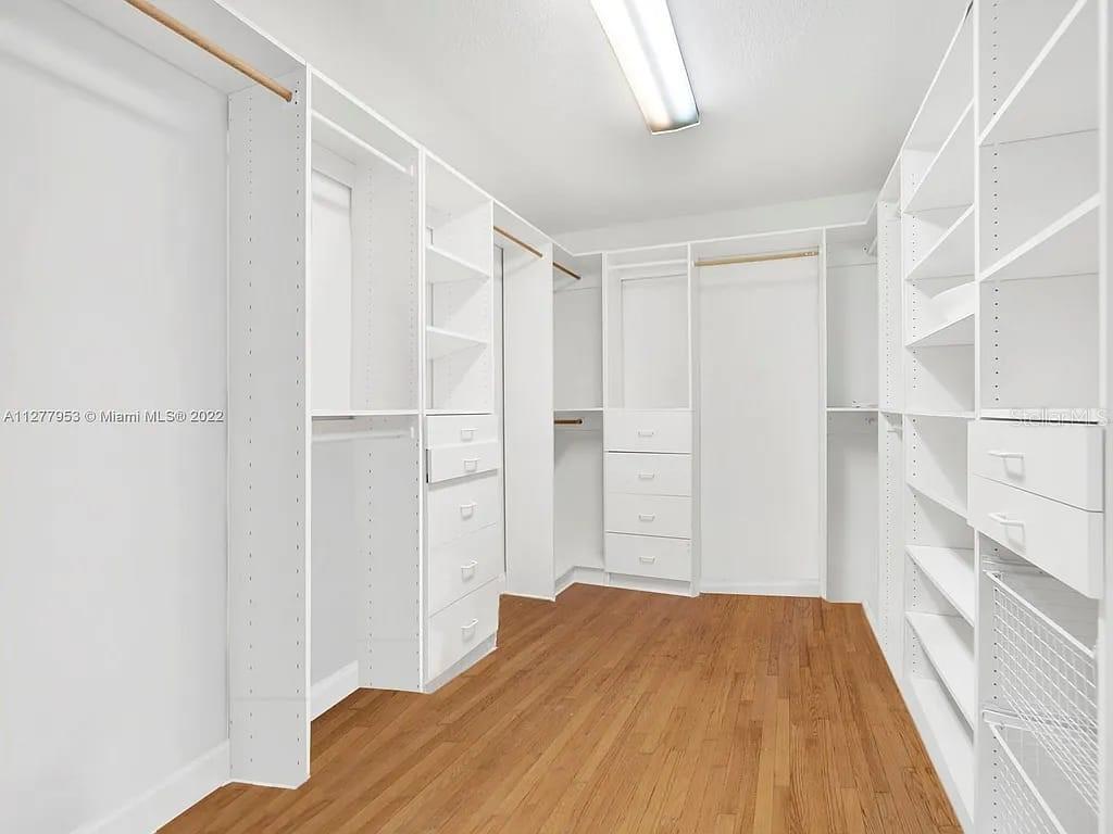 Image 21 of 29 For 15945 82nd Court