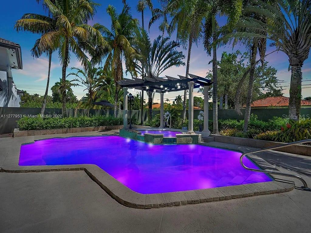 Image 24 of 29 For 15945 82nd Court