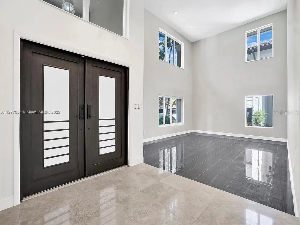 Image 4 of 29 For 15945 82nd Court