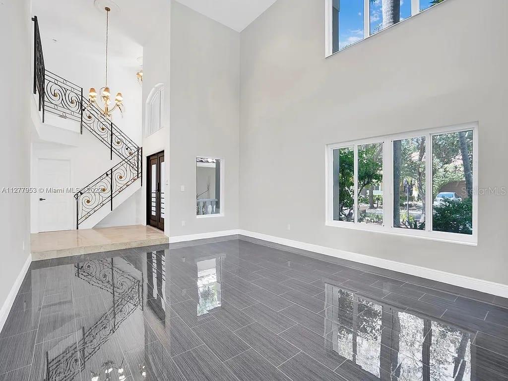 Image 5 of 29 For 15945 82nd Court