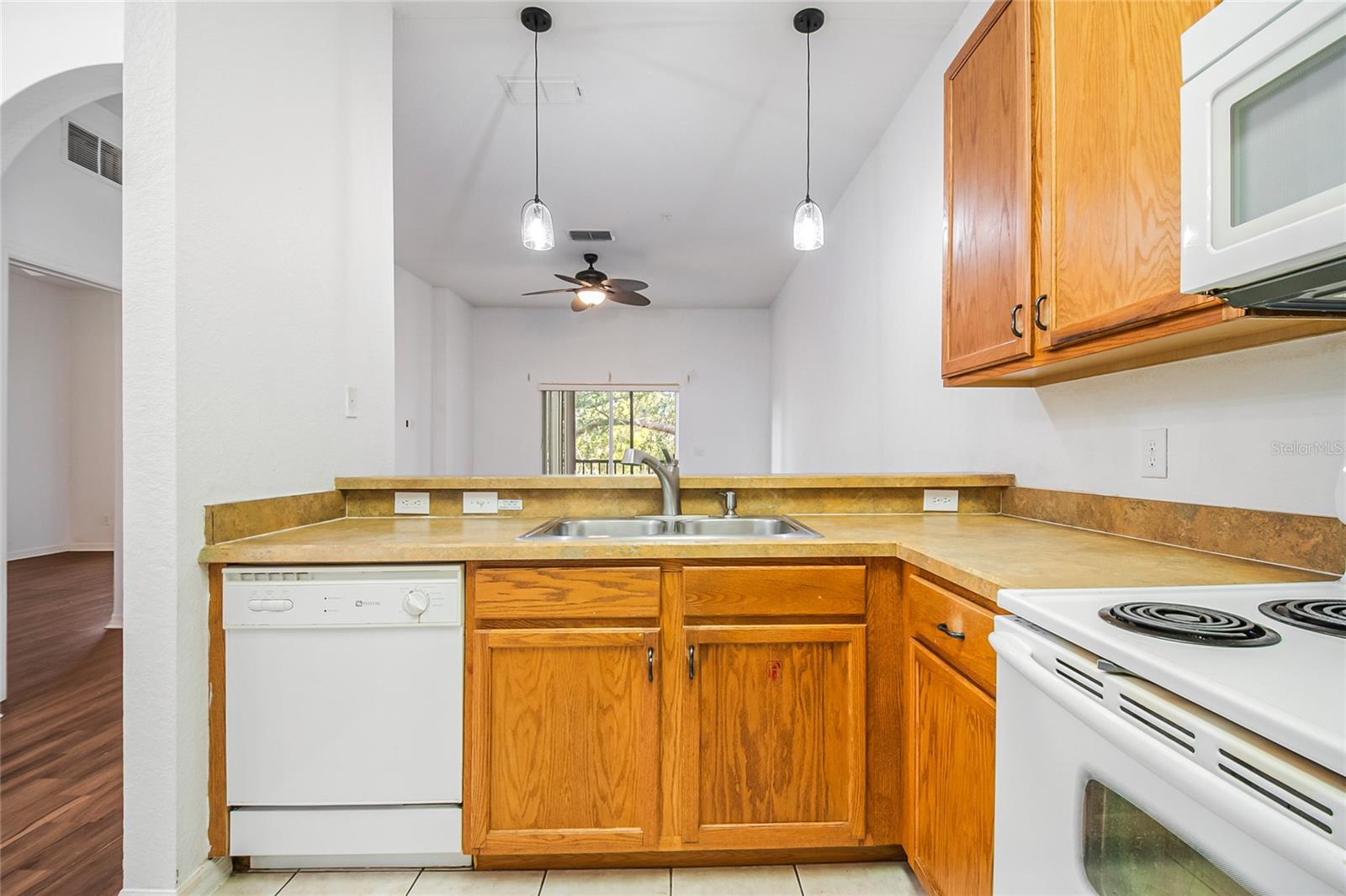 Image 23 of 47 For 206 Watling Way 24-206