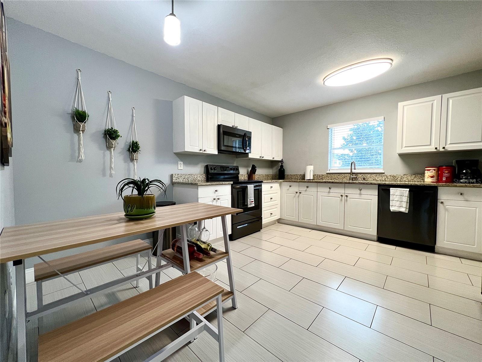 Image 5 of 19 For 2704 Club Cortile Circle