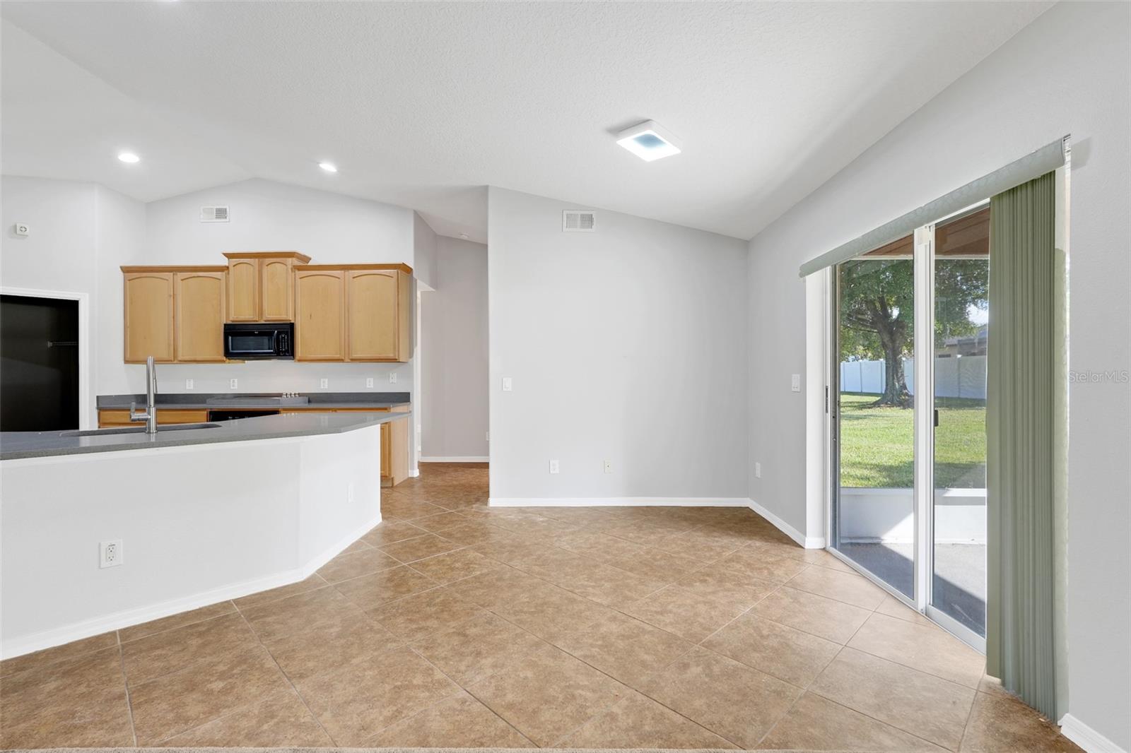 Image 12 of 40 For 4928 E Lake Cove Boulevard