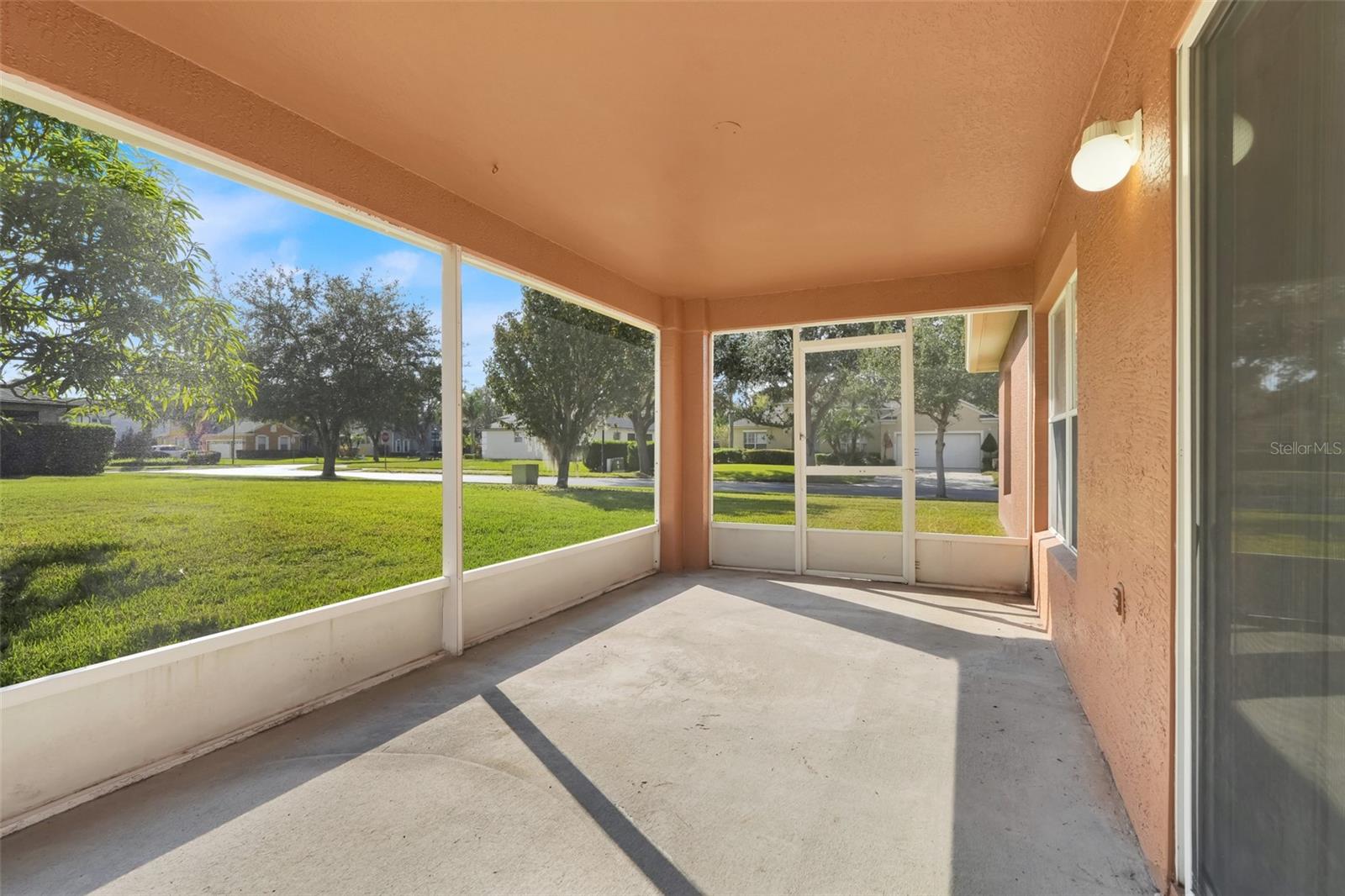 Image 13 of 40 For 4928 E Lake Cove Boulevard