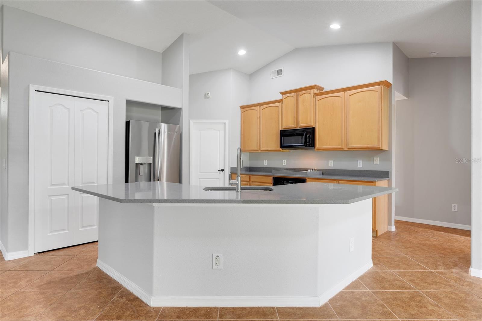 Image 17 of 40 For 4928 E Lake Cove Boulevard