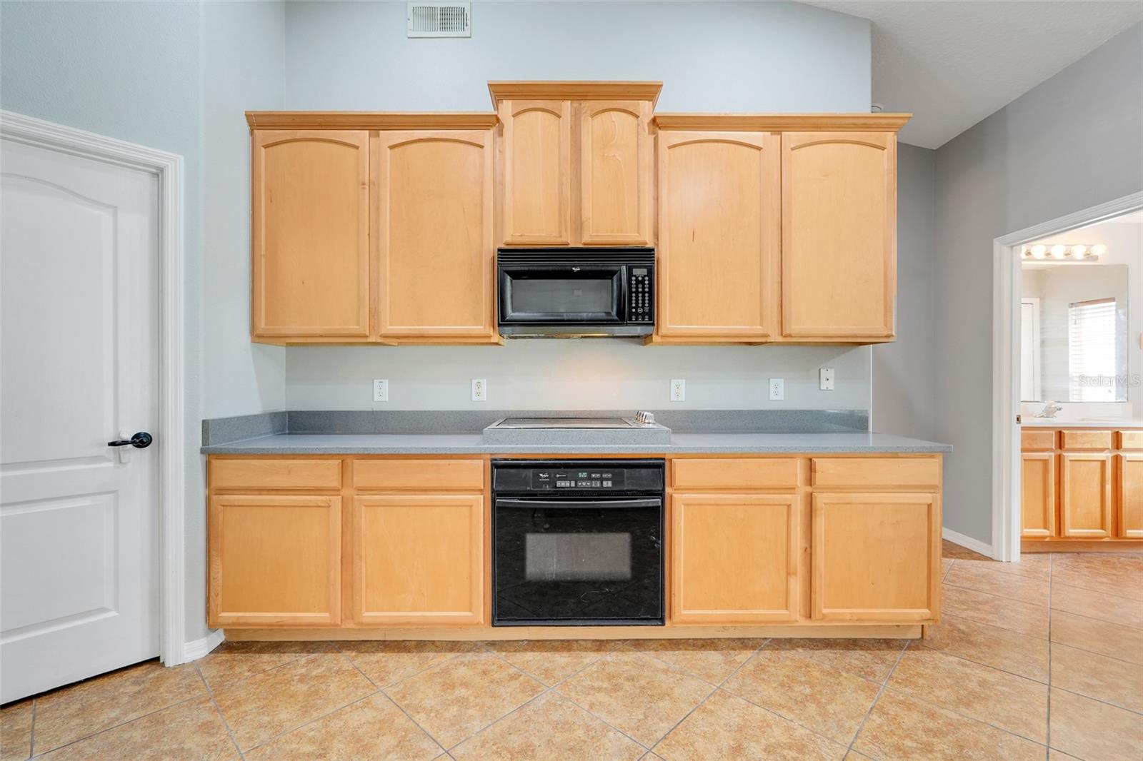 Image 18 of 40 For 4928 E Lake Cove Boulevard