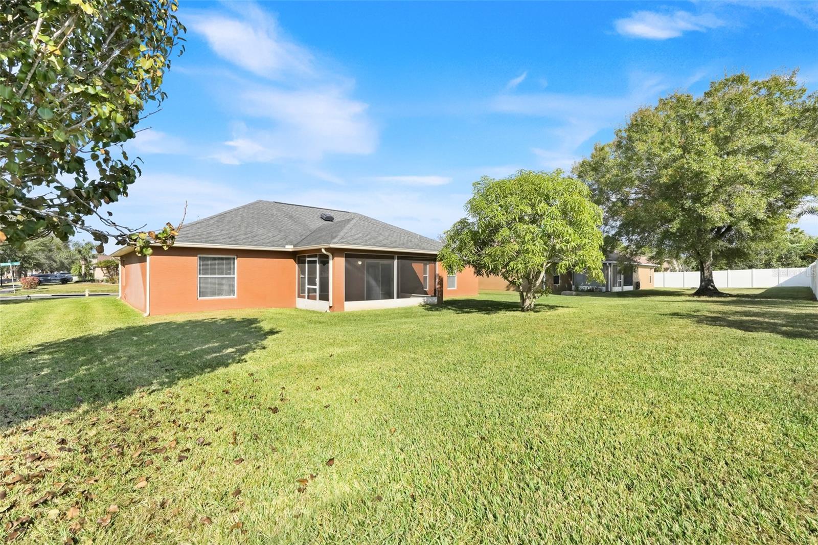 Image 32 of 40 For 4928 E Lake Cove Boulevard