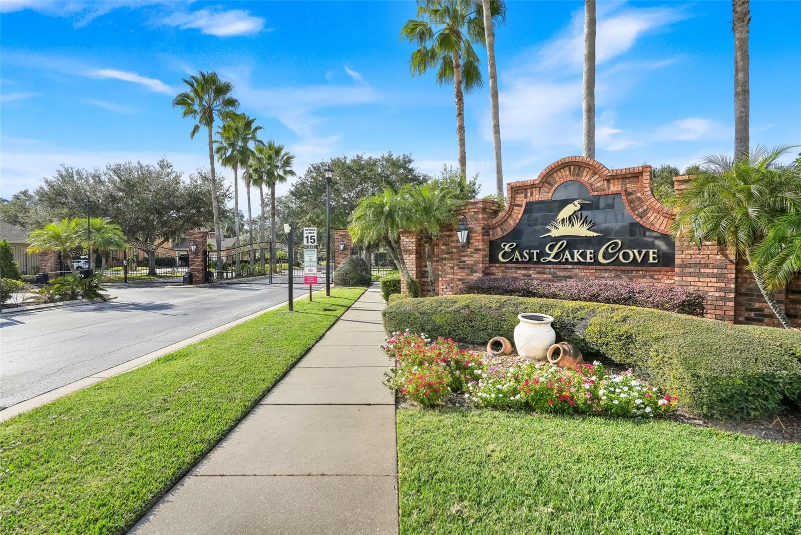 Image 34 of 40 For 4928 E Lake Cove Boulevard