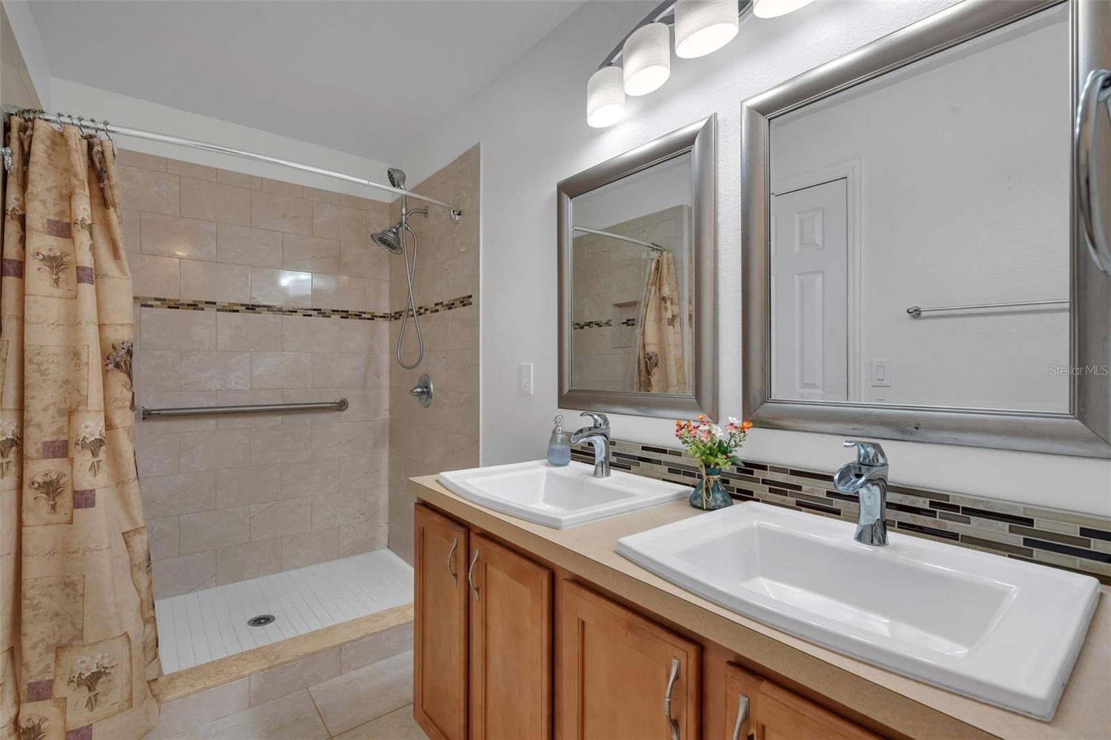 Image 21 of 37 For 26 Windrose Drive