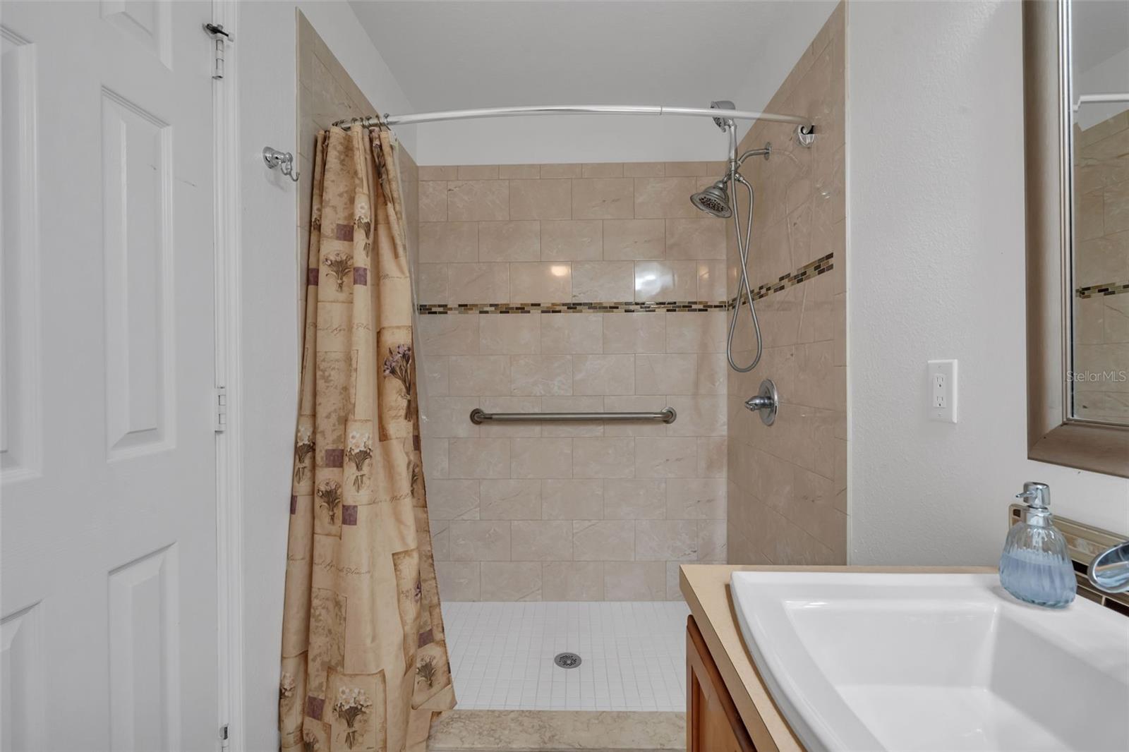 Image 22 of 37 For 26 Windrose Drive