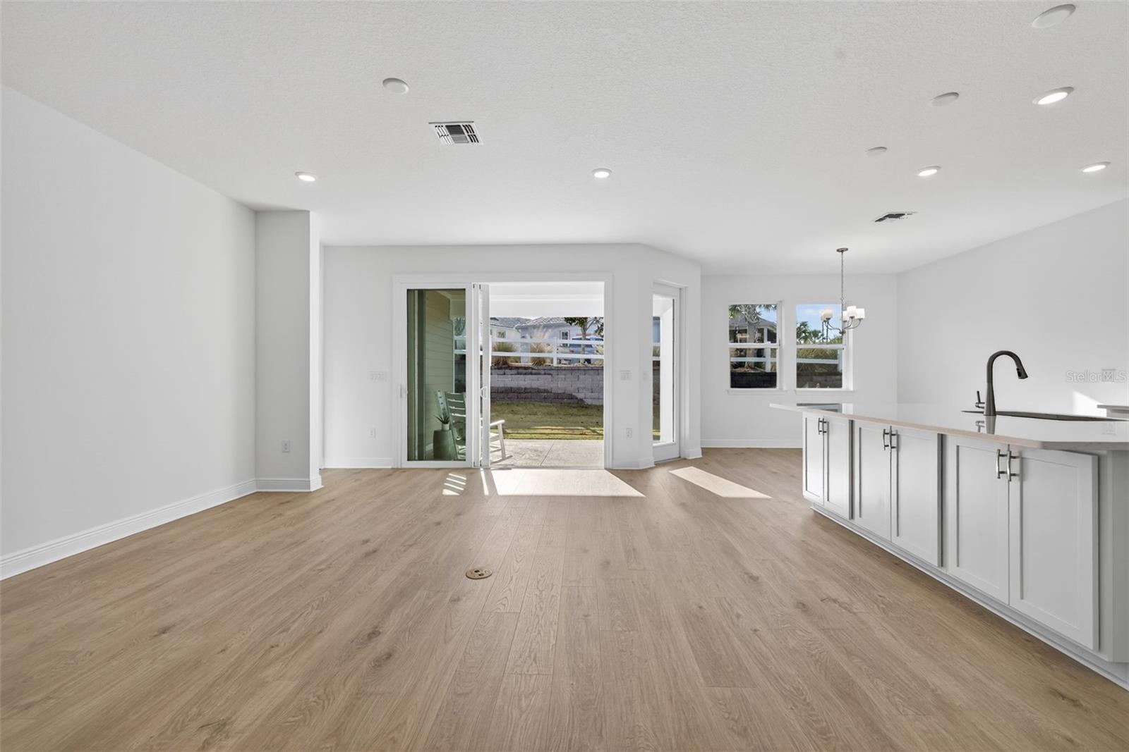 Image 12 of 39 For 983 Fiesta Key Circle