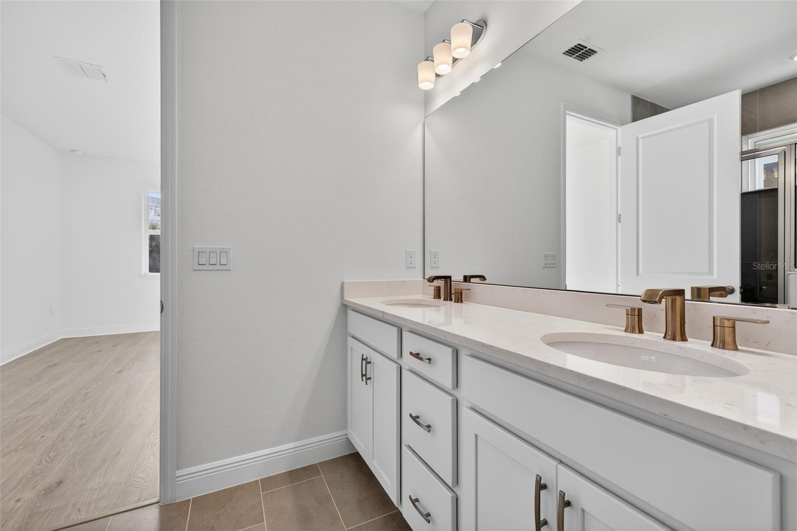 Image 19 of 39 For 983 Fiesta Key Circle