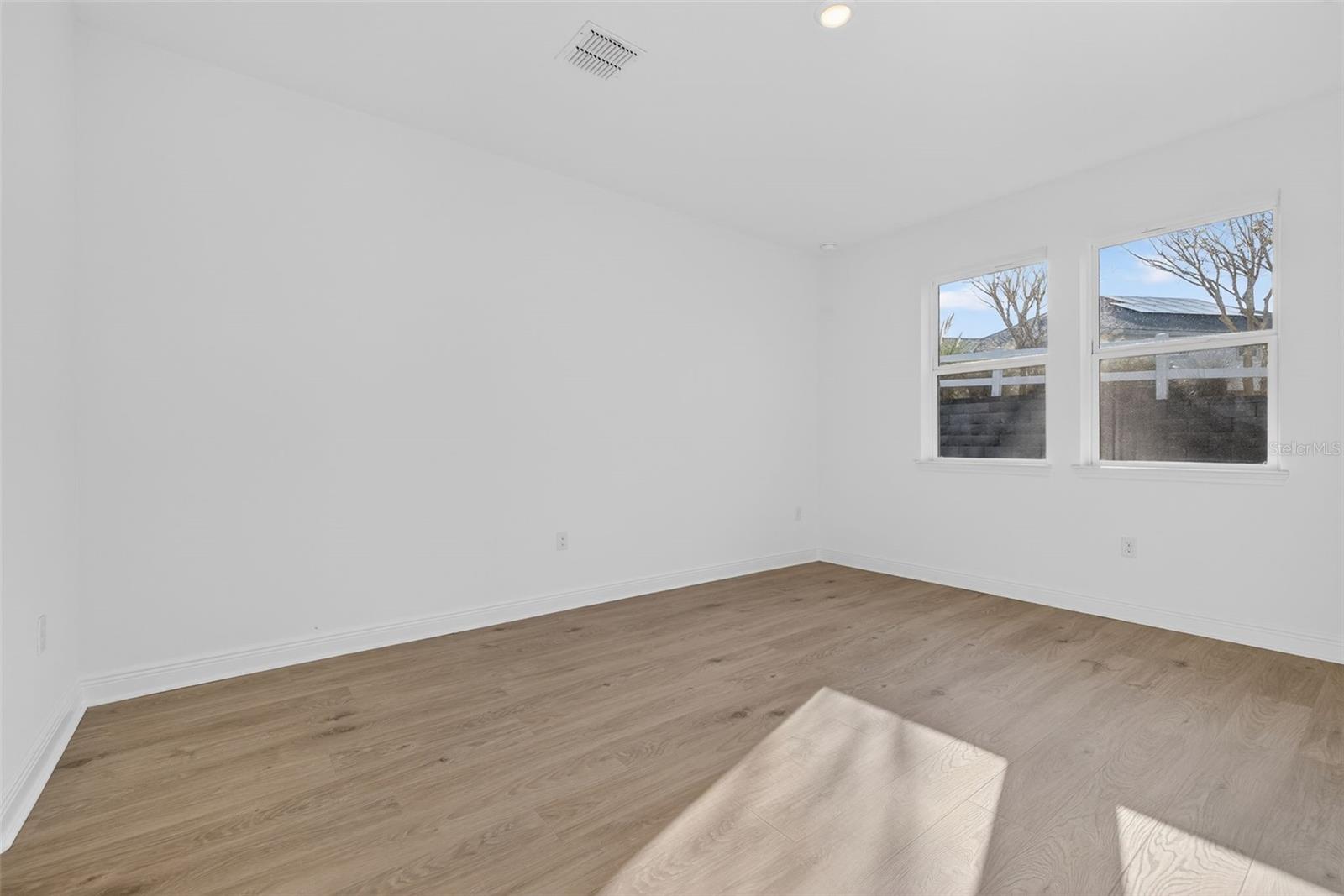 Image 20 of 39 For 983 Fiesta Key Circle