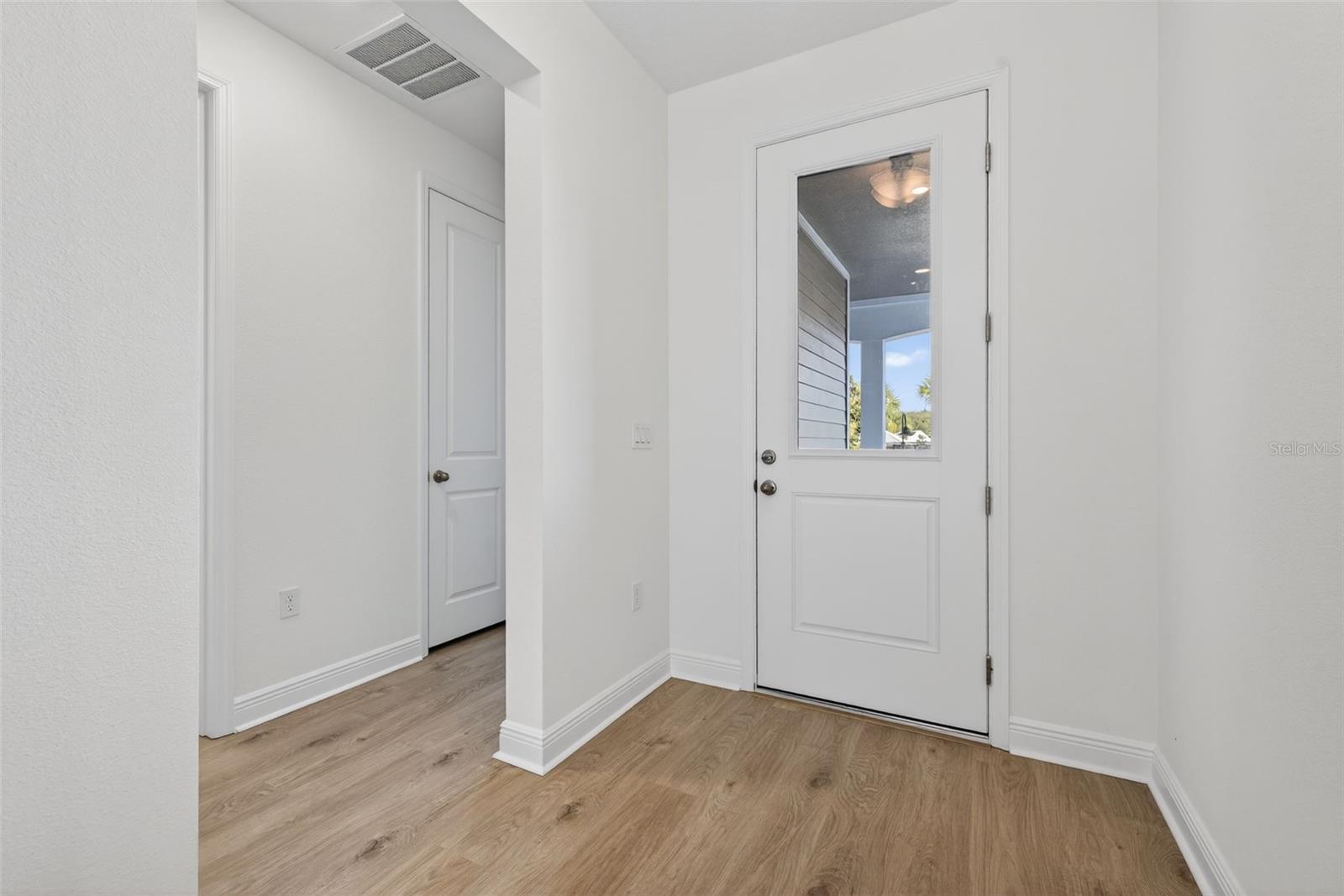 Image 21 of 39 For 983 Fiesta Key Circle