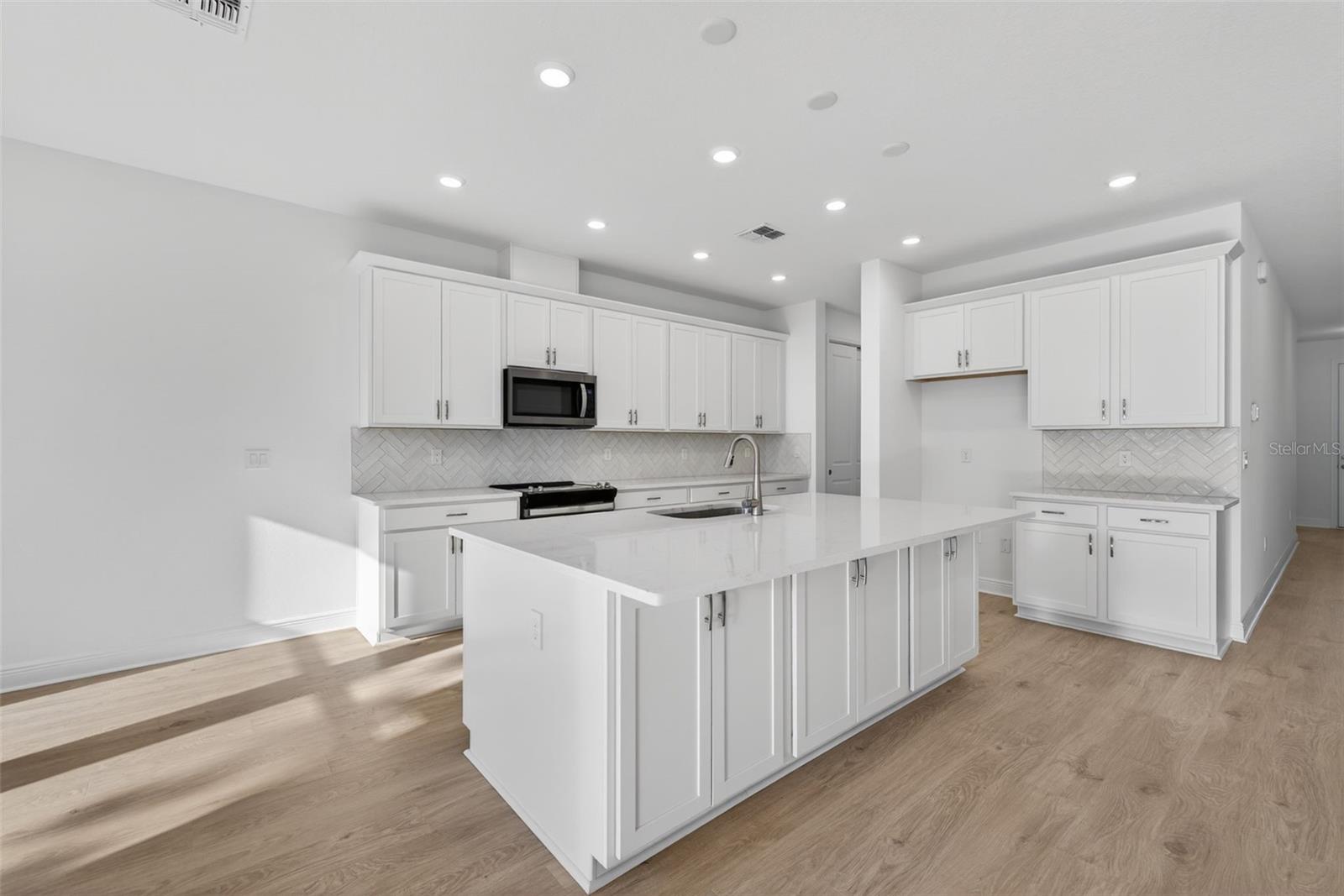 Image 7 of 39 For 983 Fiesta Key Circle