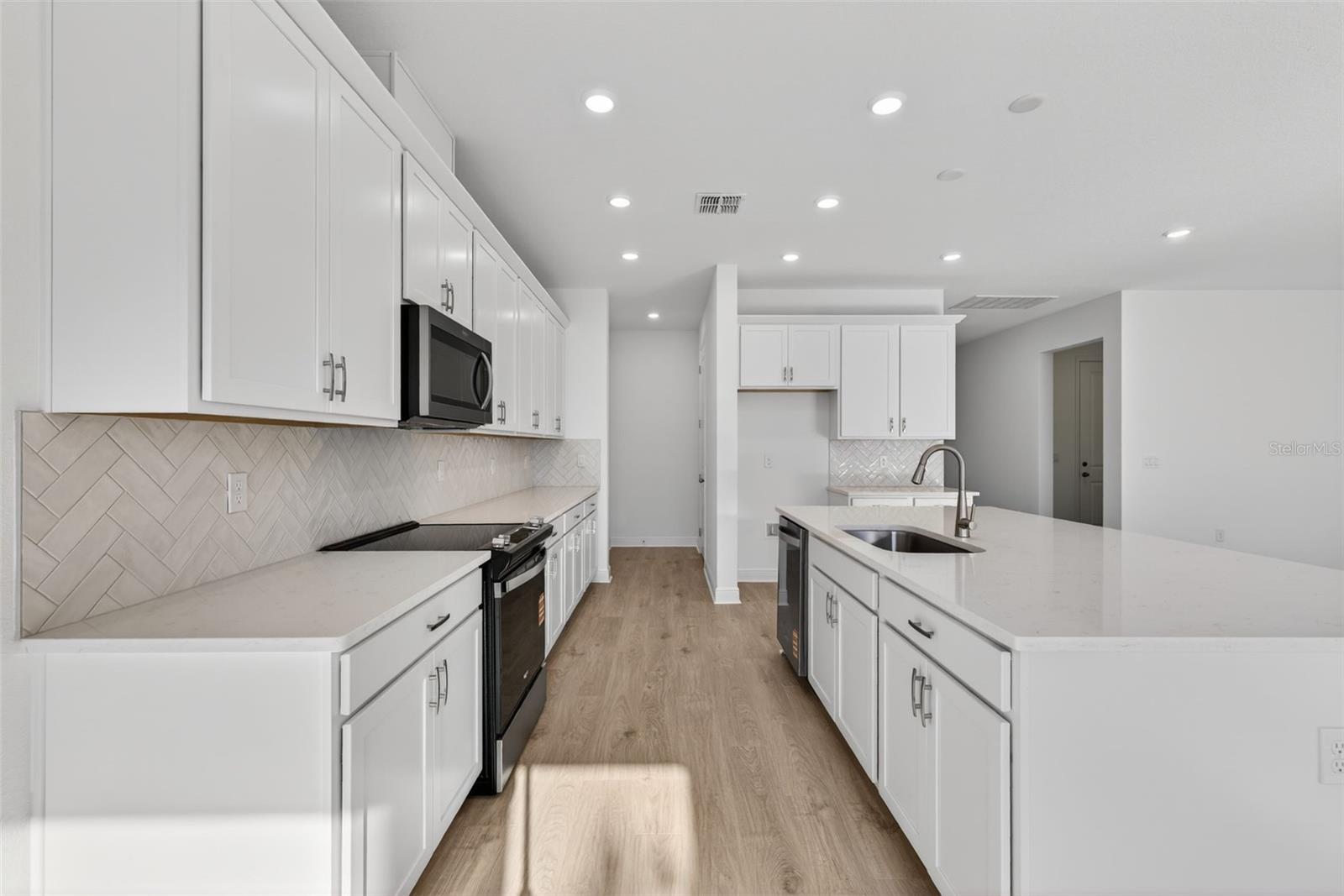 Image 8 of 39 For 983 Fiesta Key Circle