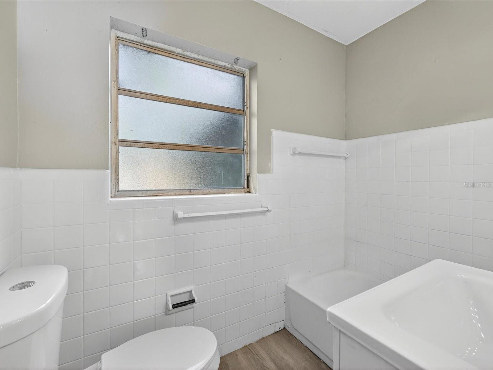 Image 18 of 37 For 1068 Peter Road