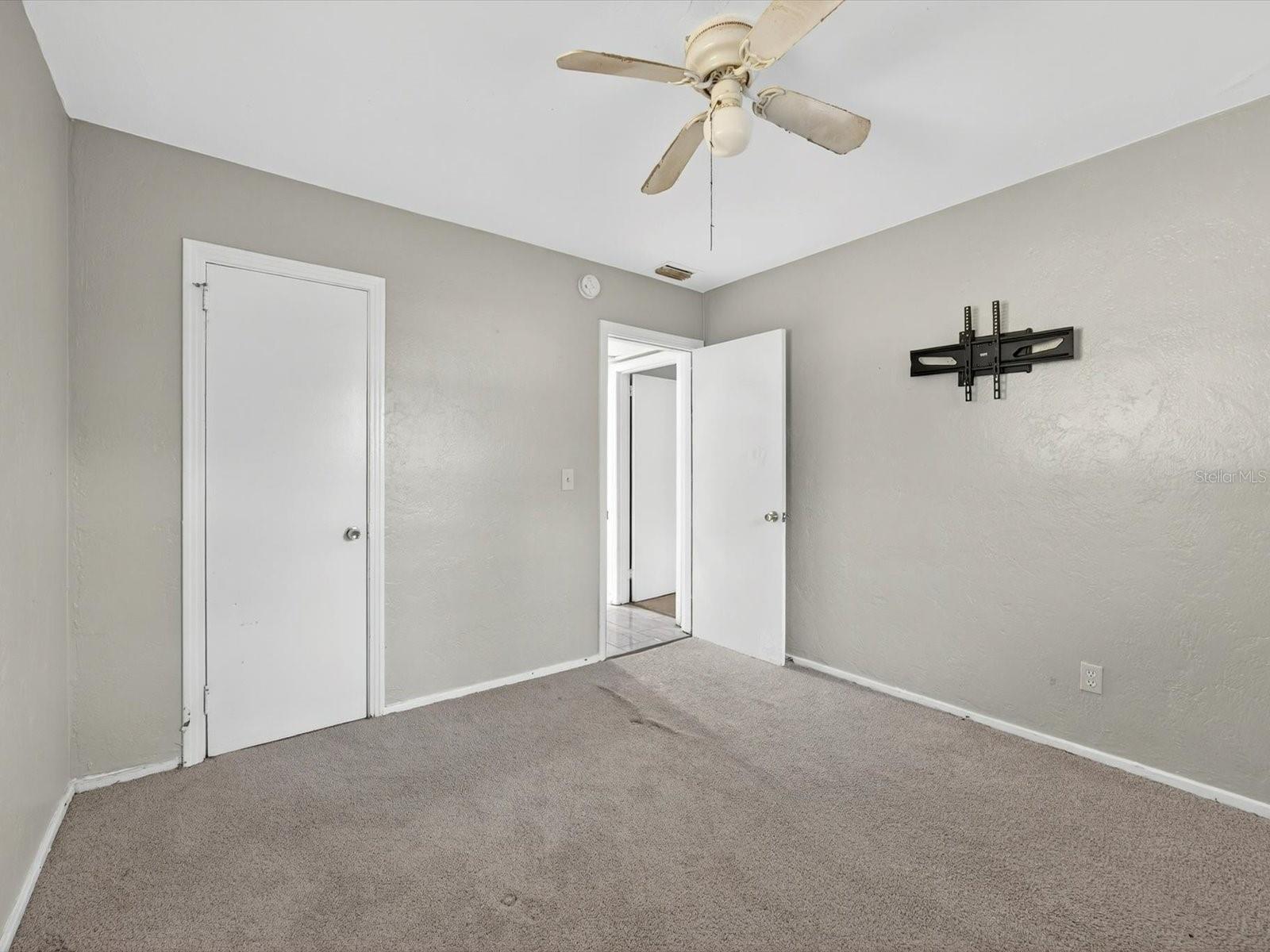 Image 24 of 37 For 1068 Peter Road