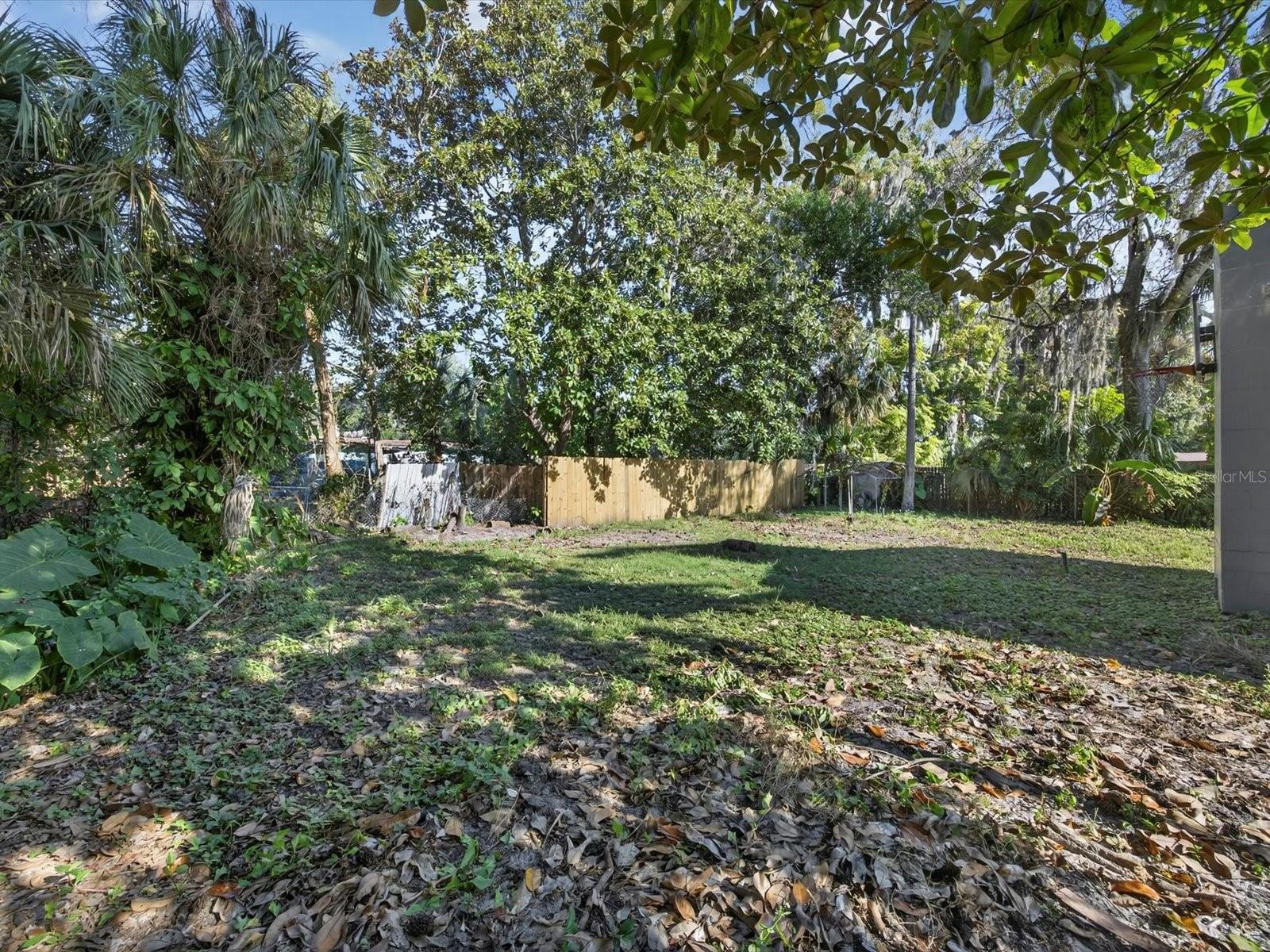 Image 26 of 37 For 1068 Peter Road