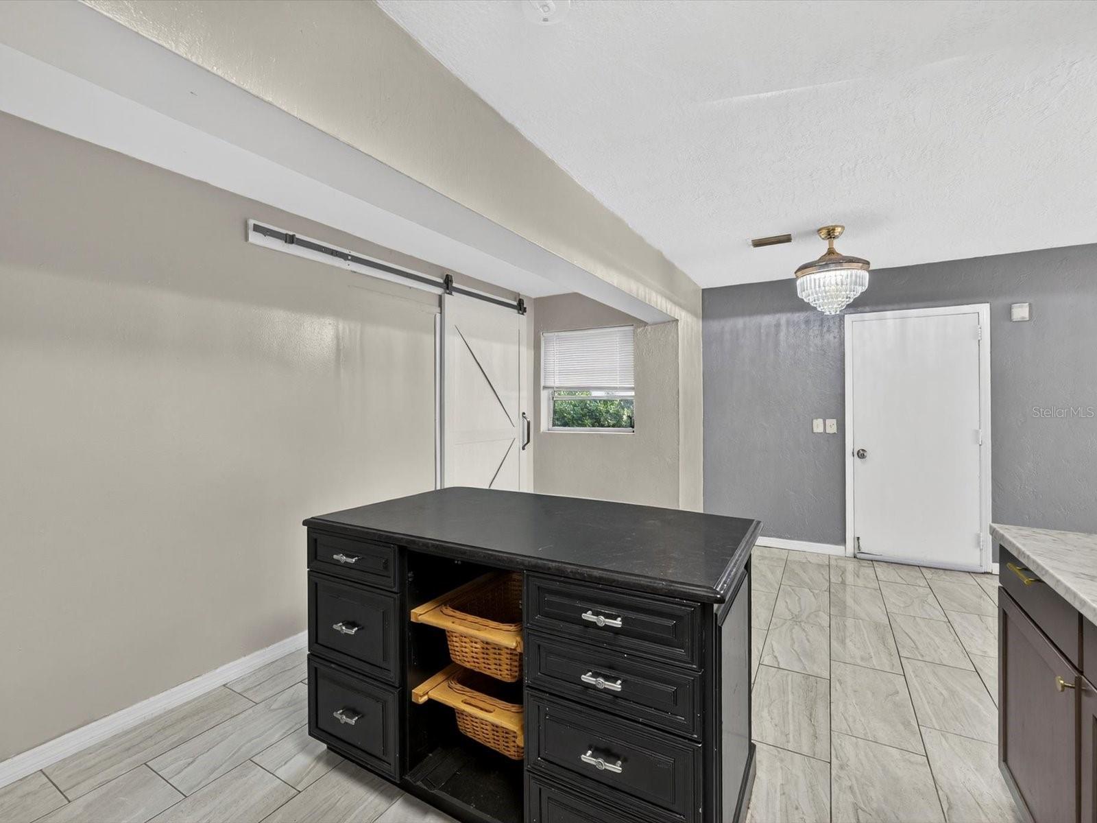 Image 9 of 37 For 1068 Peter Road