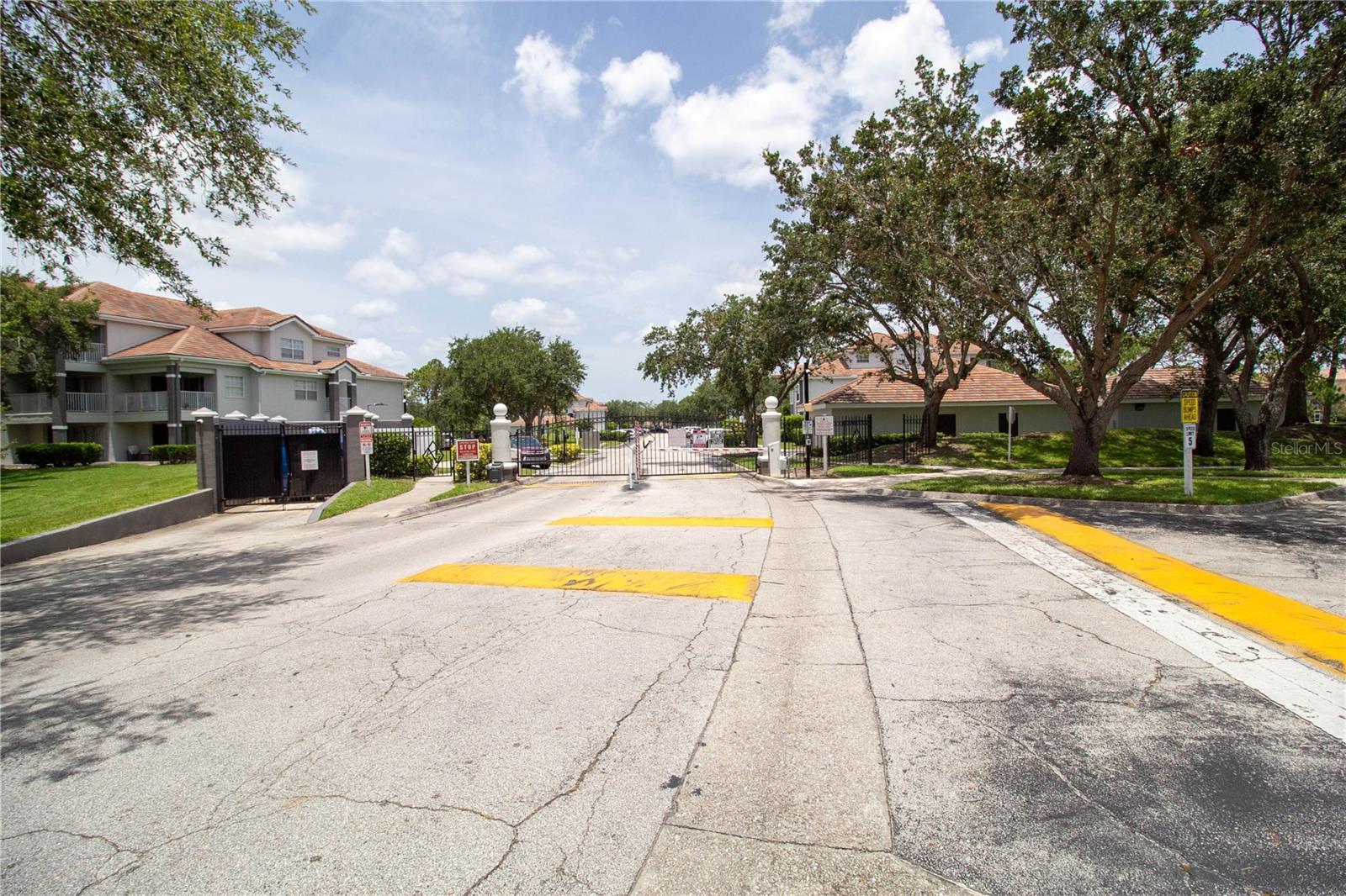 Image 26 of 32 For 14036 Fairway Island Drive 1535