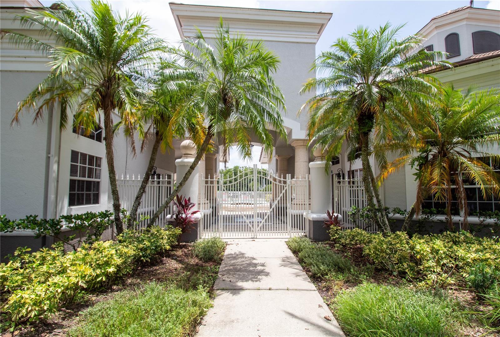 Image 27 of 32 For 14036 Fairway Island Drive 1535