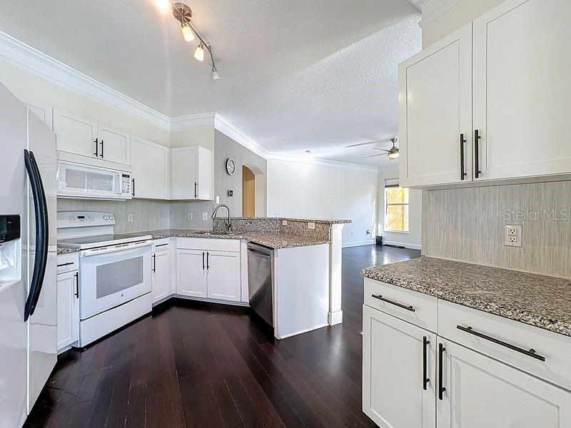 Image 10 of 38 For 8843 Villa View Circle 207